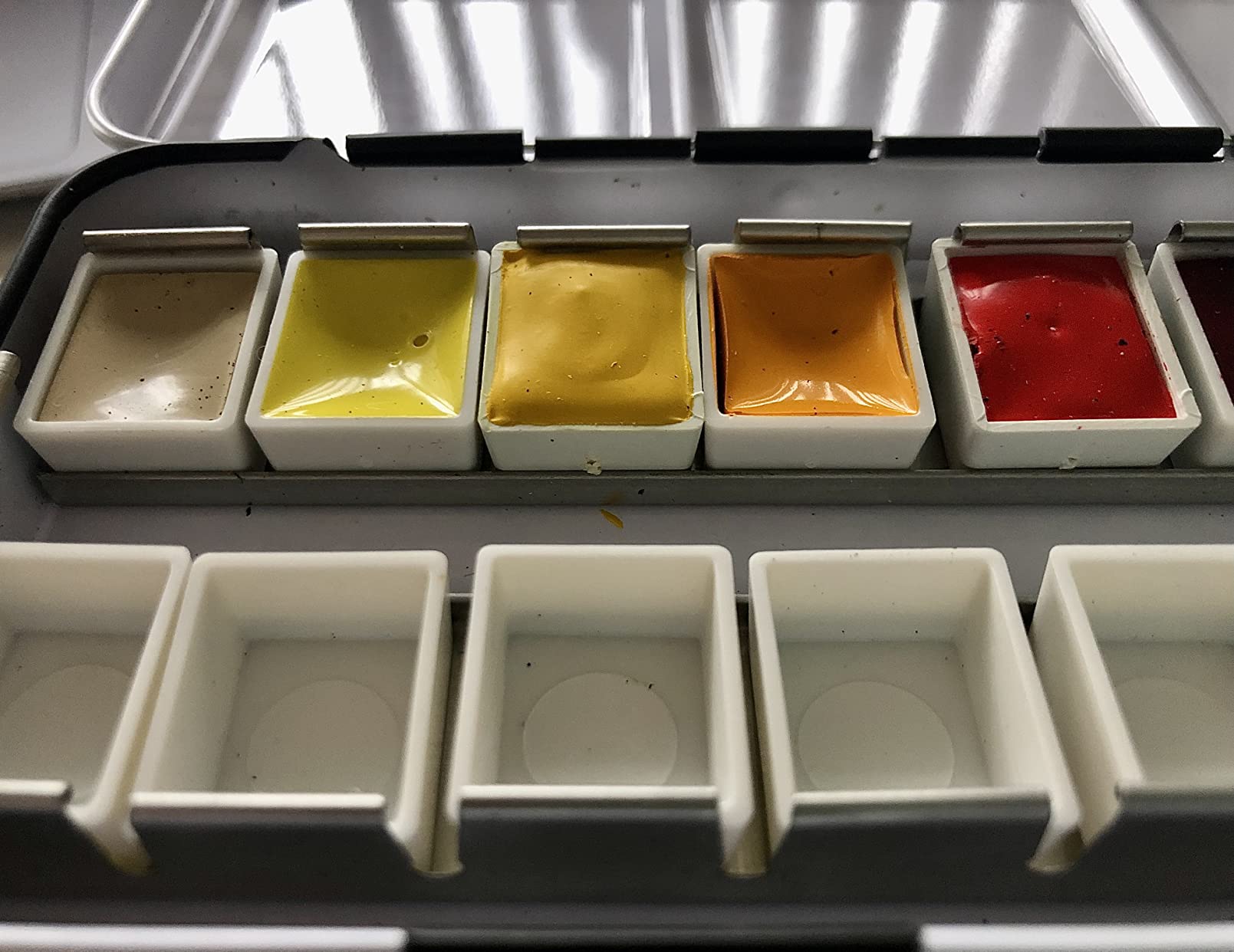 DANIEL SMITH Hand Poured Watercolor Half Pans Set with 12 Watercolor Pans, 12 Empty Pans, 1 Metal Palette (total 25 pieces) customer photo 1