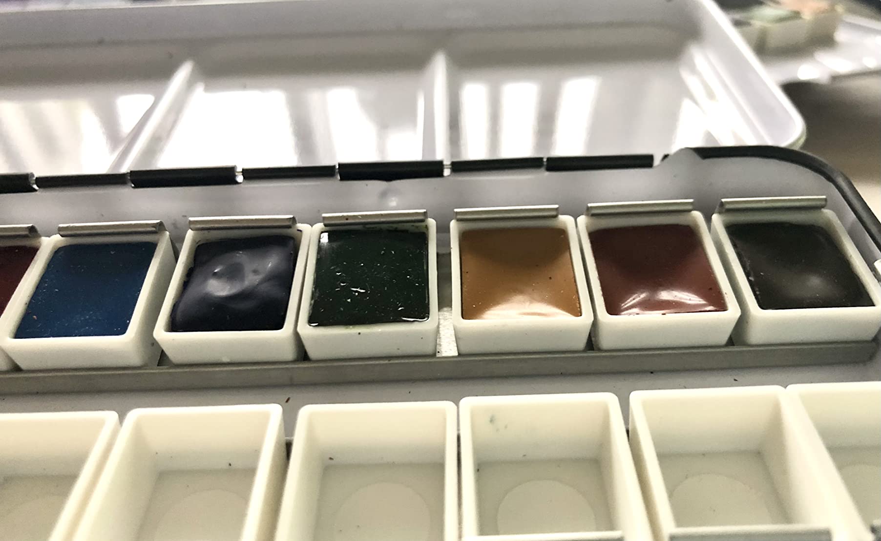 DANIEL SMITH Hand Poured Watercolor Half Pans Set with 12 Watercolor Pans, 12 Empty Pans, 1 Metal Palette (total 25 pieces) customer photo 2