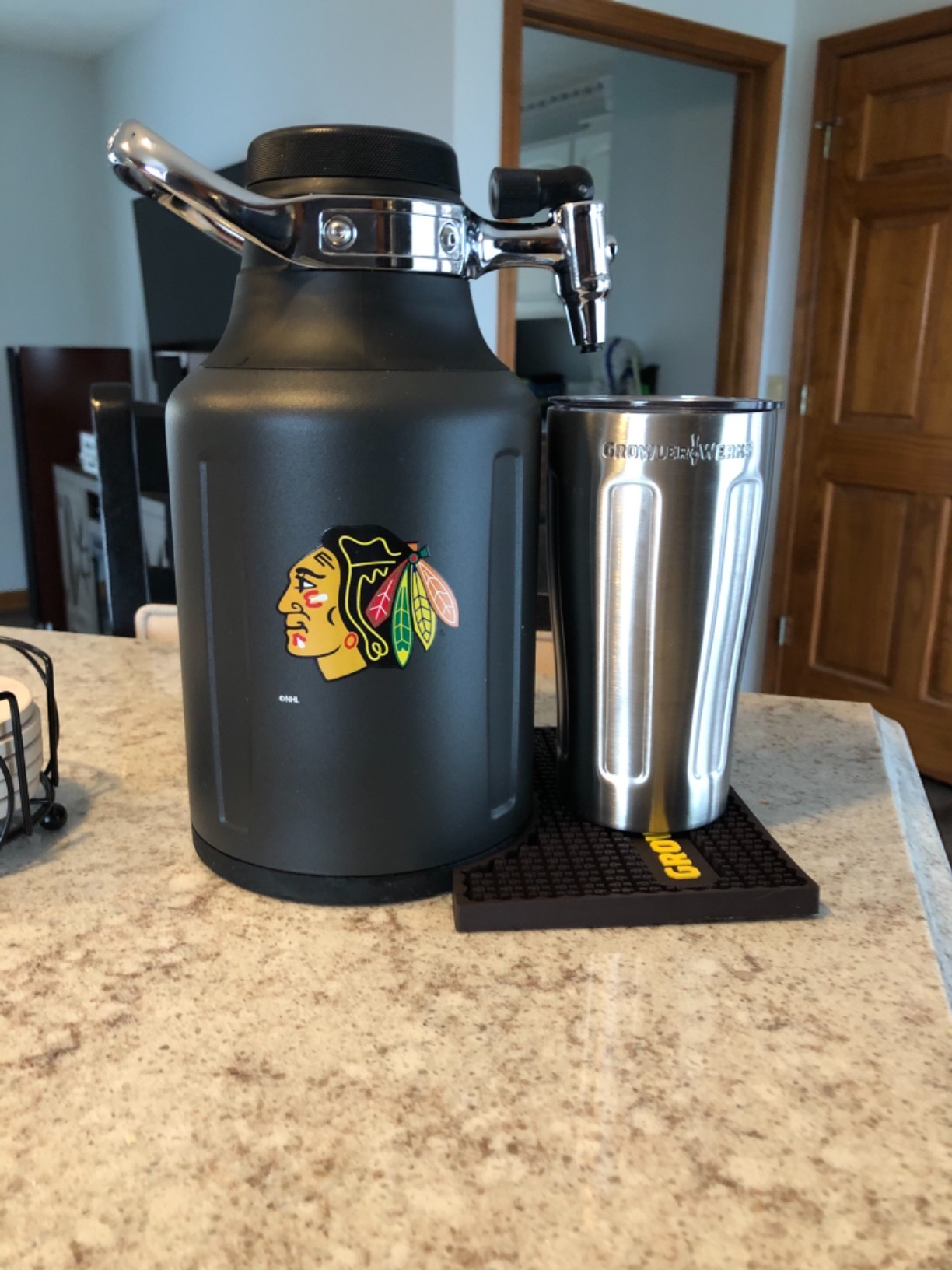 GrowlerWerks uKeg Go Carbonated Growler Beer Gift and Craft Beverage Dispenser for Beer, Soda, Cider, Kombucha and Cocktails, Amazing Gift for Beer Lovers,64 oz, Chili customer photo 2