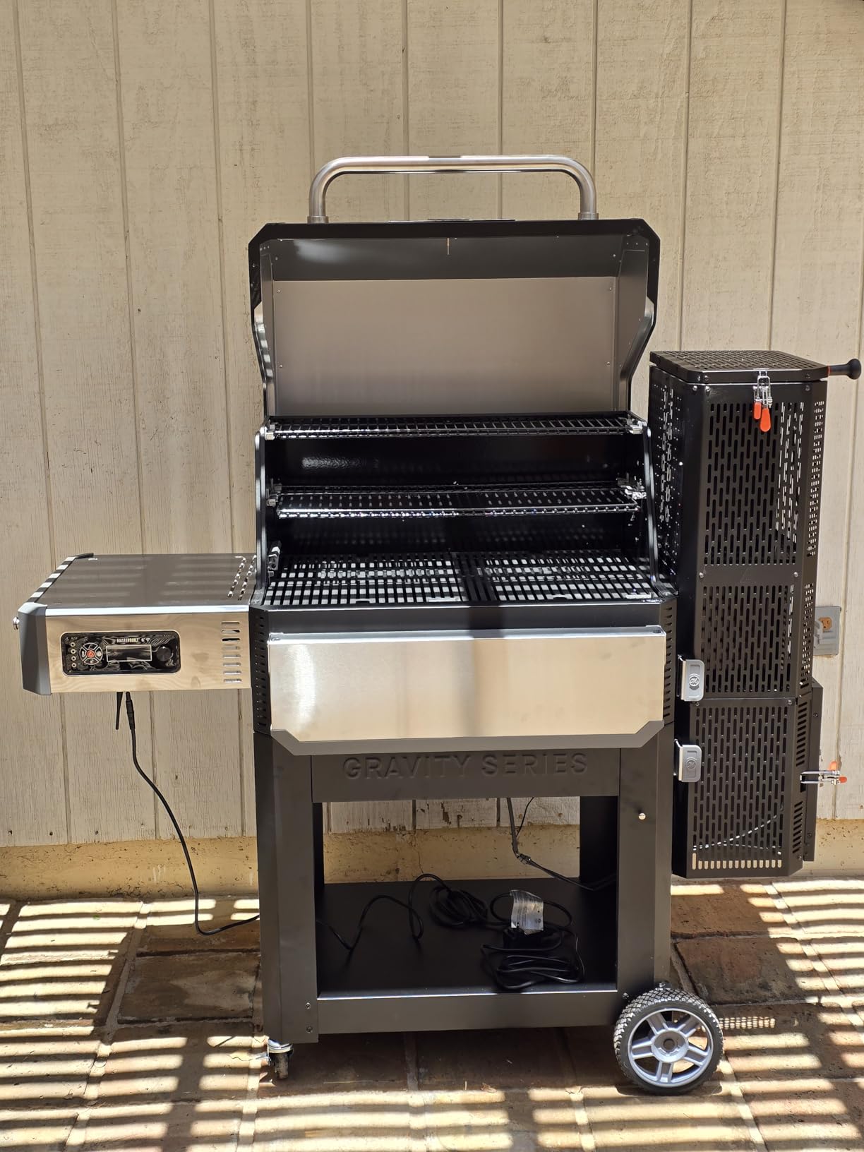 Masterbuilt Gravity Series 1050 Smoker Grill - Digital Charcoal Combo Grill with Free App, 1,050 Cooking Square Inches, Model MB20041220 customer photo 2