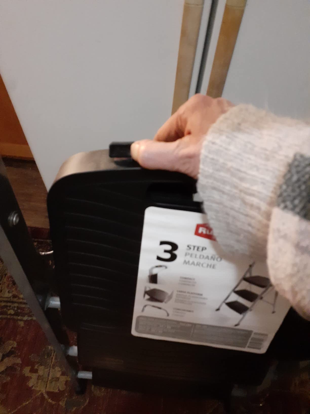 Rubbermaid 3-Step Steel Ladder, Folding Step Stool with Hand Grip and Non-Slip Feet, White, Tested to ANSI US Safety Standards, No Assembly Required (Amazon Exclusive) customer photo 1
