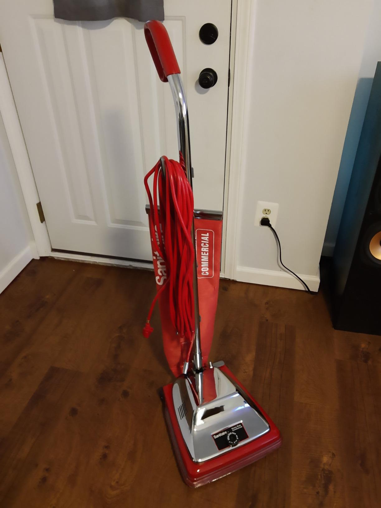 Sanitaire Tradition Upright Bagged Commercial Vacuum, SC886G customer photo 1
