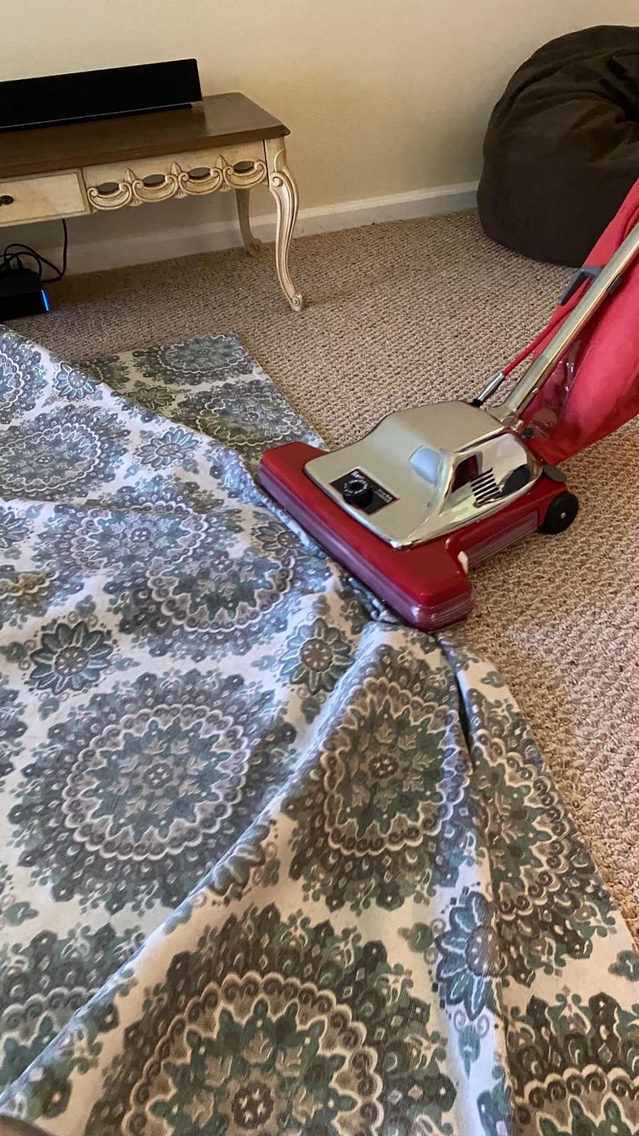 Sanitaire SC899H Tradition QuietClean Upright Vacuum Red customer photo 2
