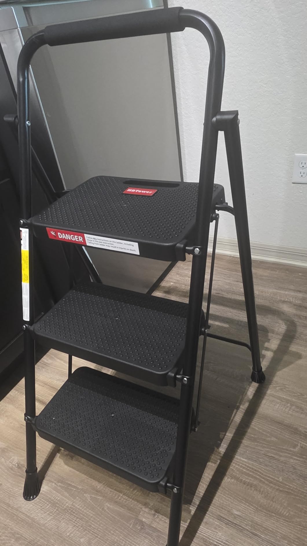 HBTower Step Ladder, Folding Step Stool with Wide Anti-Slip Pedal | Sturdy Steel Ladder, Convenient Handrail, Lightweight, Portable Steel Step Stool customer photo 1