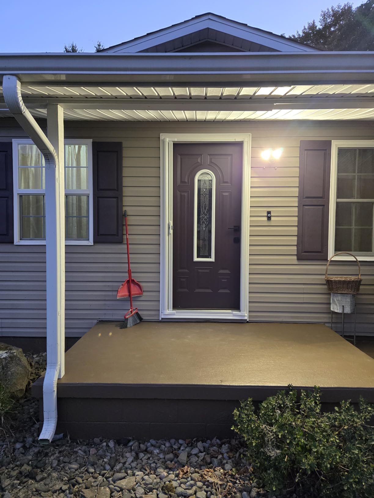 LARSON Brisa Single Brown Retractable Screen Door with Thin Mesh Screen for High Visibility, Fits 80-in to 81-in Tall x 32-in to 36-in Wide Front Doors customer photo 2