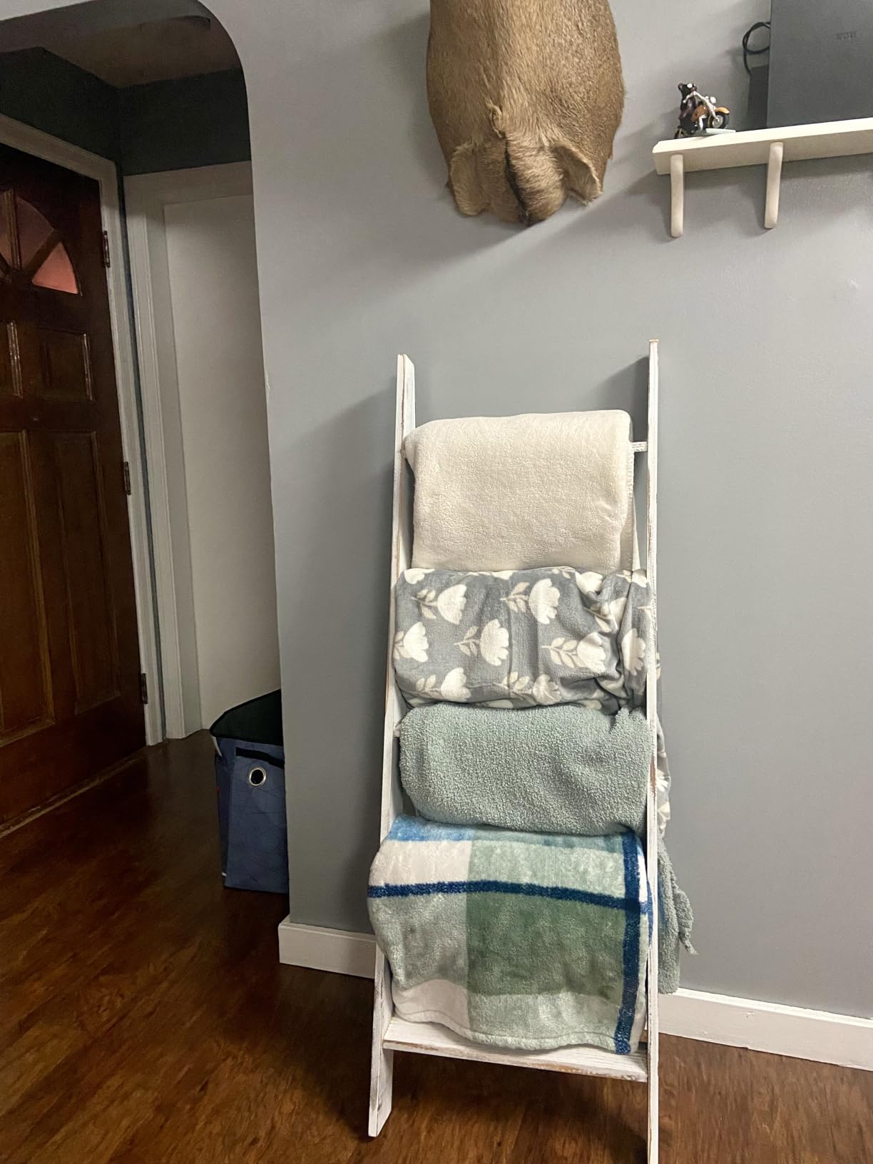 Honest Blanket Ladders for the Living Room, 5-Tier Blanket Holder, Wall-Leaning Blanket Rack, Ladder Shelves, Wooden Quilt Ladder, Farmhouse Decor, White customer photo 1