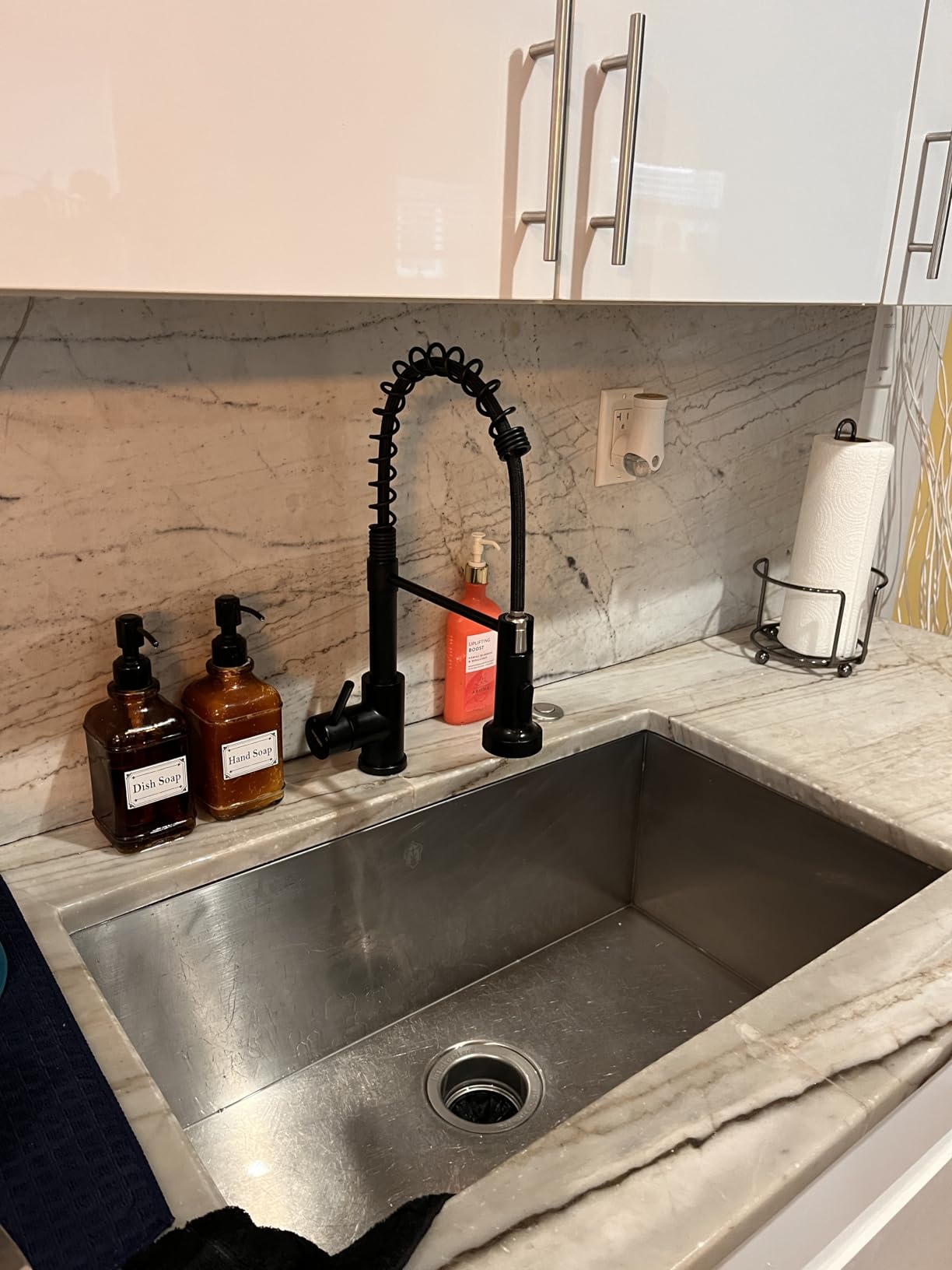 WEWE Pull-Down Kitchen Faucet, 2-Mode Sprayer, Matte Black, High Arc | 17-Inch Height, 360 Swivel, Deck Plate, SUS304, Fits 1- or 3-Hole Sinks, Ceramic Cartridge, Easy-Clean Nozzles customer photo 1
