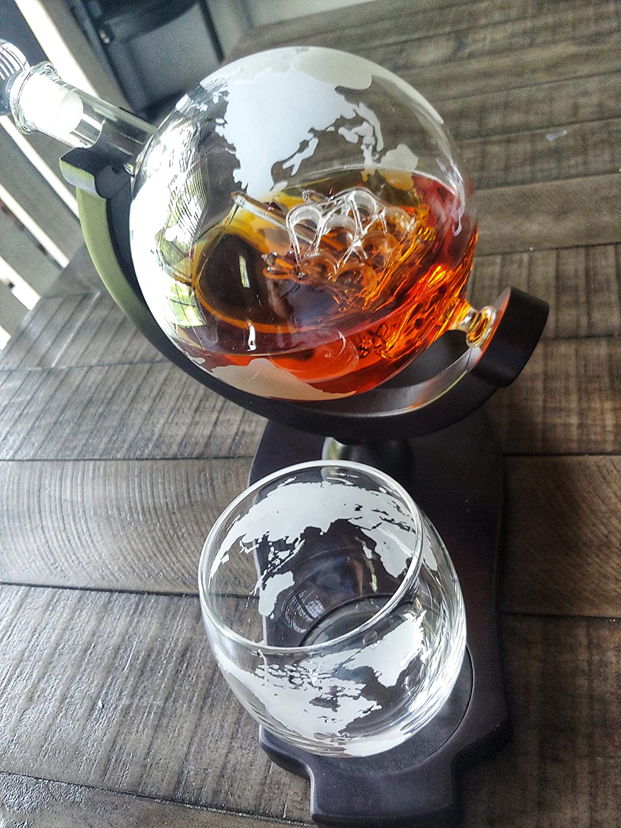 Whiskey Globe Decanter Set with 2 Glasses in Gift Box - Whiskey decanter for Liquor, Whiskey, Brandy, Gin, Rum, Tequila, Vodka, and Brandy - Home Bar Accessories for Men and Women customer photo 1