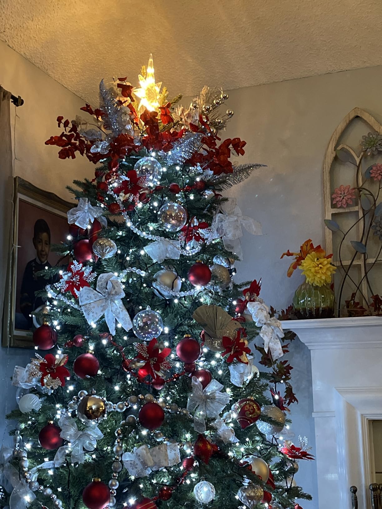 Christmas Tree Topper Lighted Star with Built-in 10 Replaceable Bulbs, 9.5