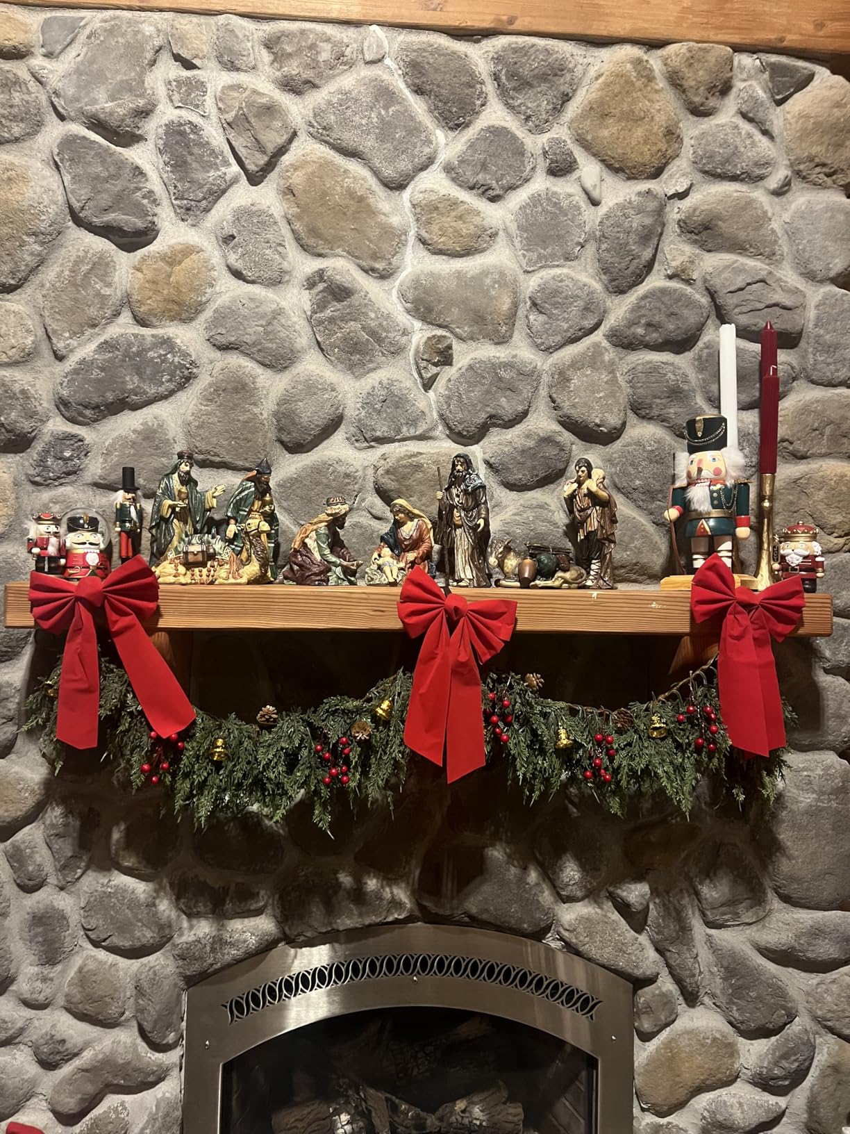 Christmas Stocking Holders for Mantle Set 4, Scratch-Free Christmas Stocking Holders for Fireplace Mantle,Multi-uses Stocking Hooks for Mantle,Mantel Stocking Holders Clip for Xmas Party Decorations customer photo 1