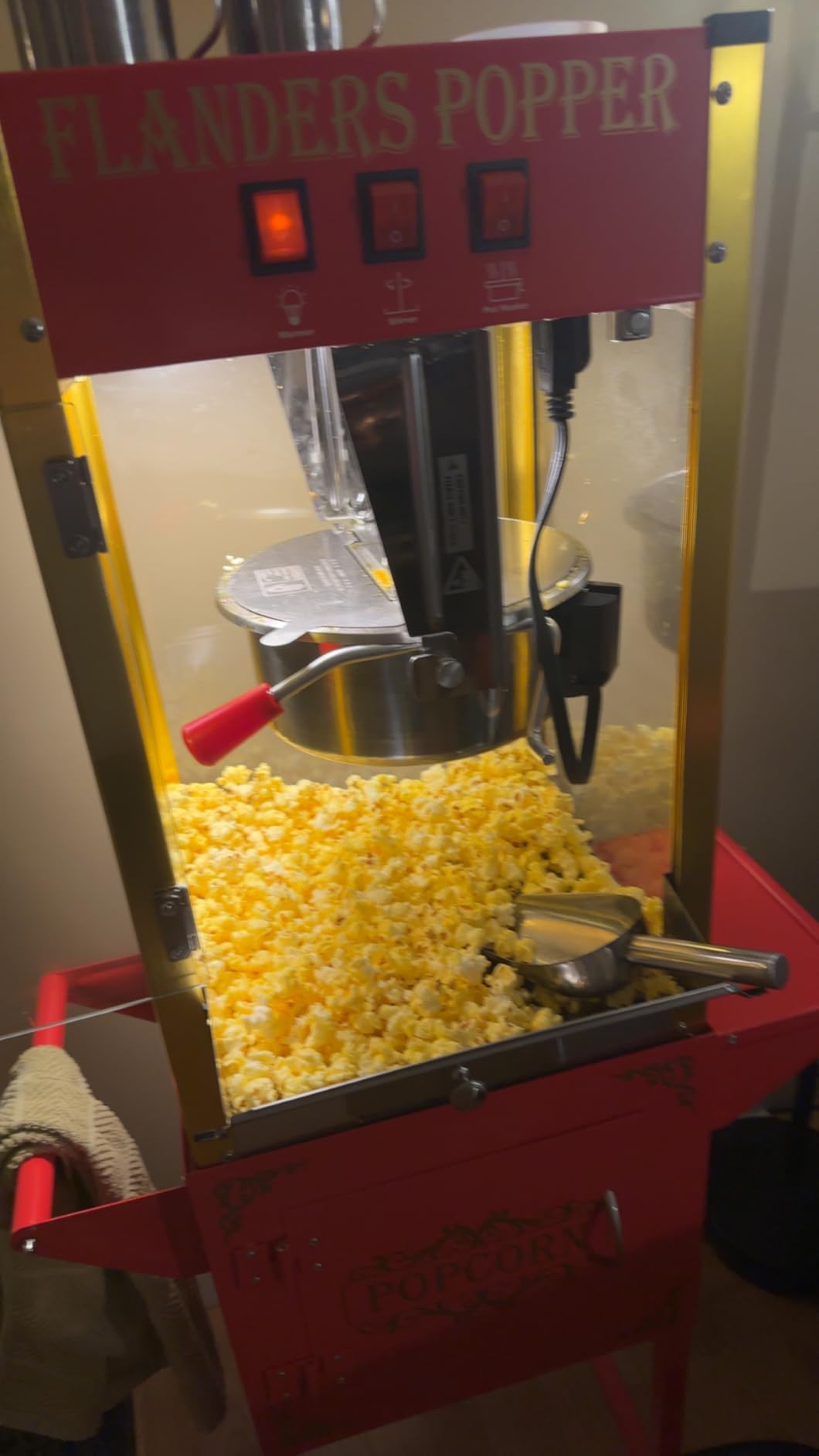 ROVSUN Popcorn Machine with Cart & 8 Oz Kettle Makes Up to 32 Cups ETL Certified, Vintage Popcorn Maker with Stainless Steel Scoop, Oil Spoon & 3 Popcorn Cups for Commercial Home Movie Theater, Red customer photo 2