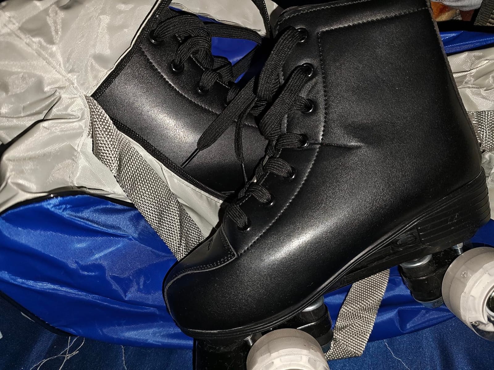 YYW Roller Skates for Women Men, High Top PU Leather Classic Double-Row, Indoor Outdoor, Beginner Shoes Bag customer photo 2