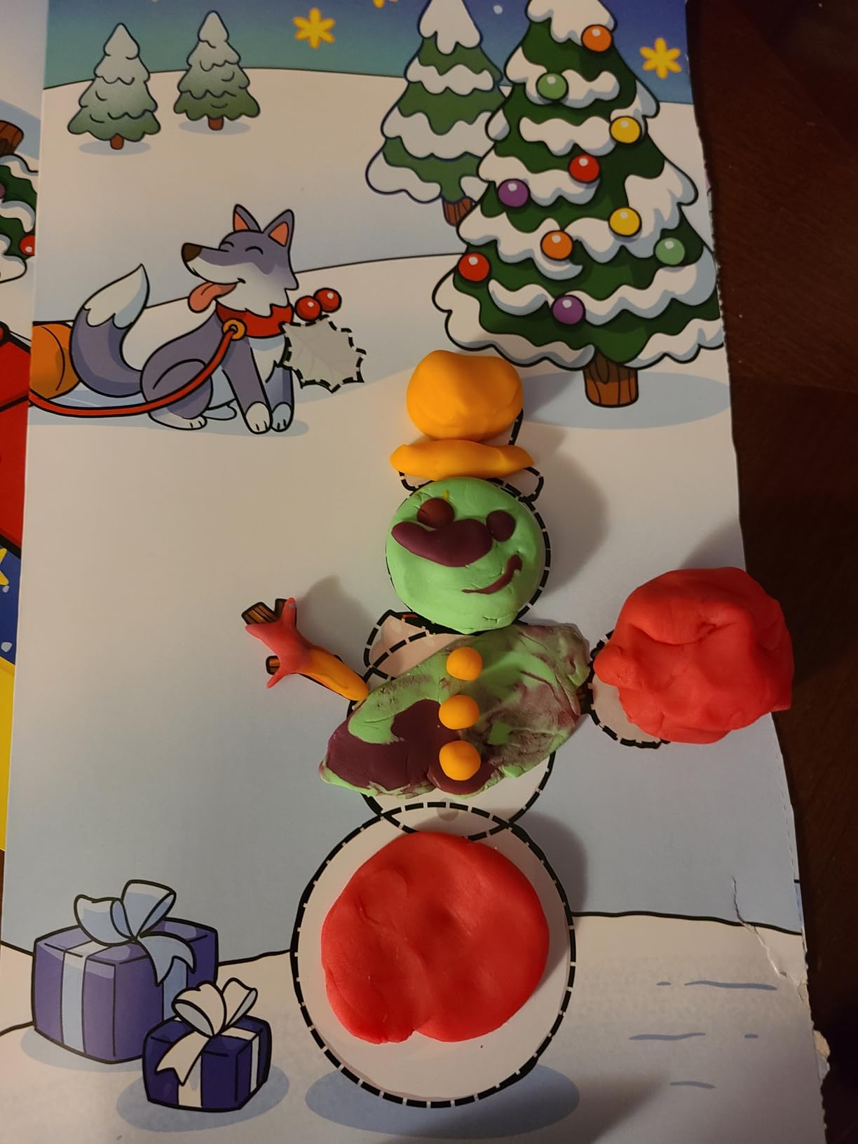 Play-Doh Advent Calendar Toy for Kids 3 Years and Up with Over 24 Surprise Accessories, Playmats, and 24 Cans, Assorted Colors, Non-Toxic customer photo 1