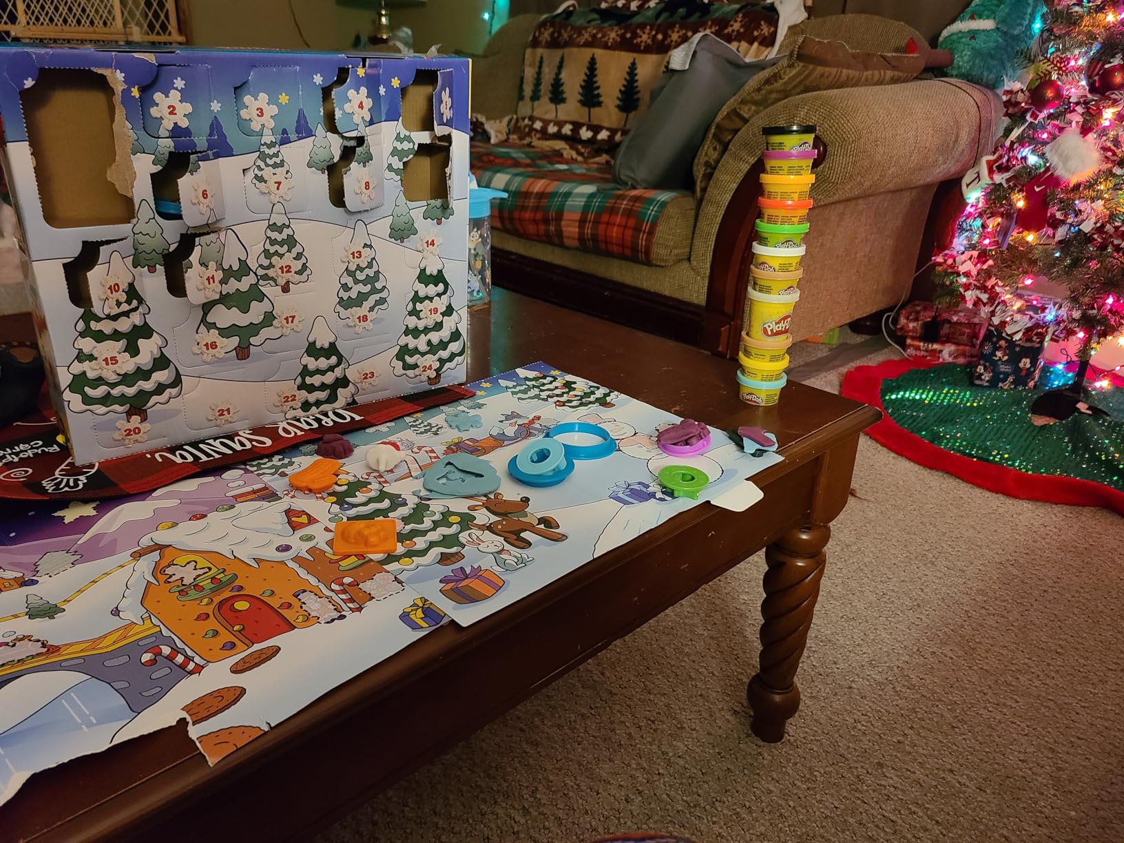 Play-Doh Advent Calendar Toy for Kids 3 Years and Up with Over 24 Surprise Accessories, Playmats, and 24 Cans, Assorted Colors, Non-Toxic customer photo 2