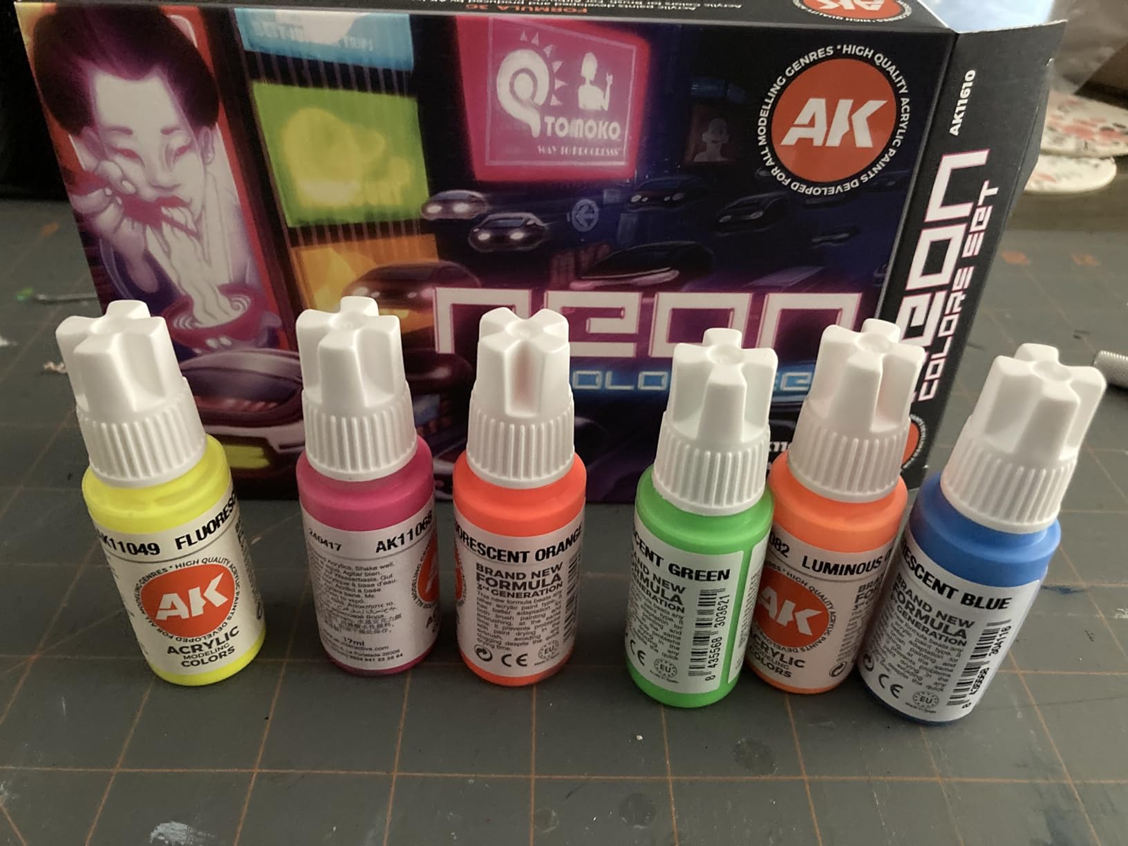 AK-Interactive: 3rd Gen Acrylics - Neon Colors Acrylic Paint Set (Box of 6 Paints) customer photo 1