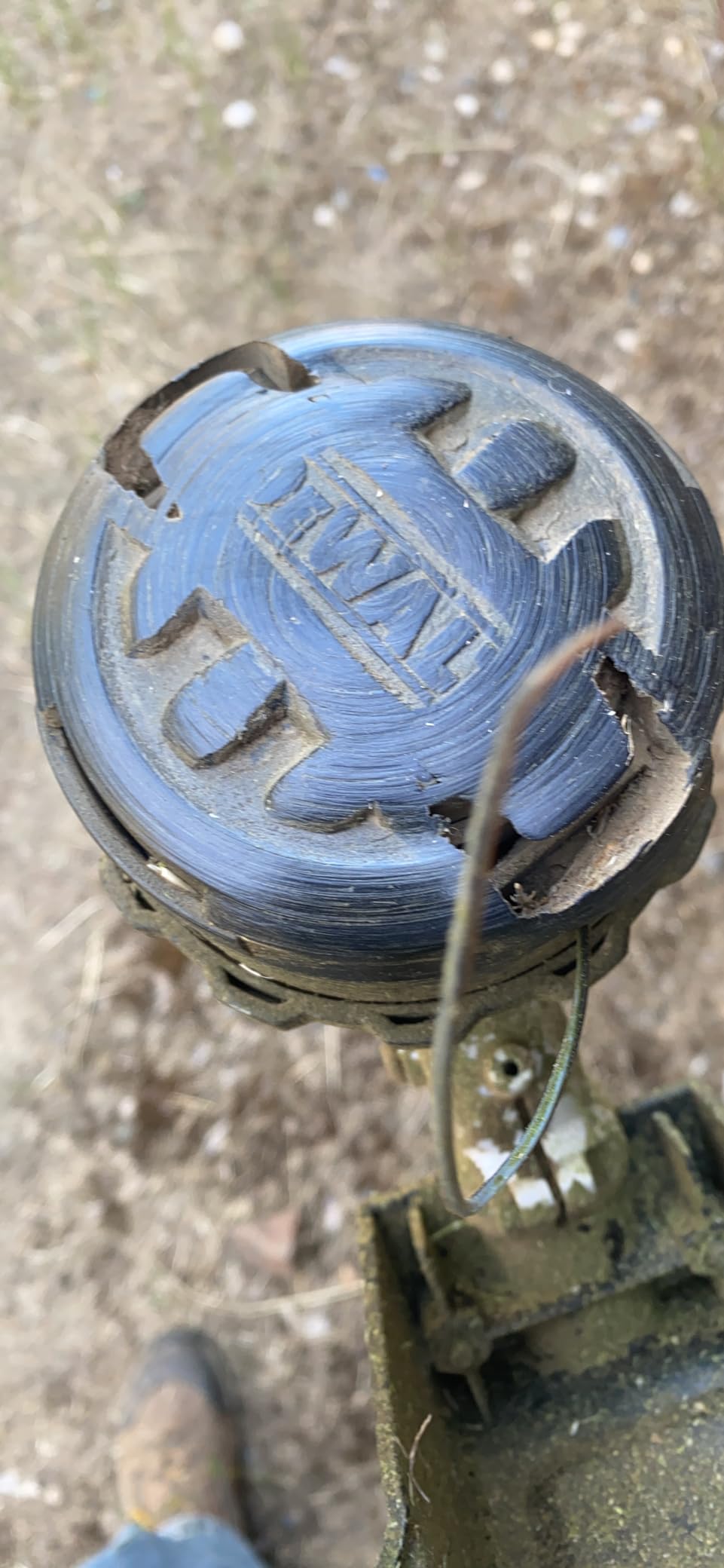 DEWALT 60V Cordless String Trimmer with Battery & Charger Included, 17 Inch, Attachment Capable (DCST972X1) customer photo 2