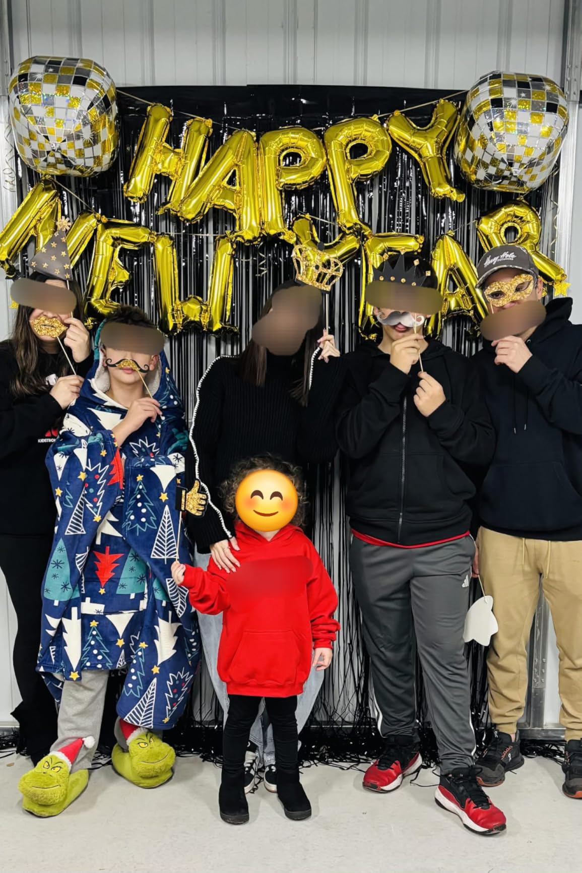 Zonon 24 Pcs Funny Photo Booth Props Birthday Wedding Family Class Reunion Prom Disco Party Celebration Decoration Supplies Mix of Hats, Lipstick, Tie(Golden) customer photo 2