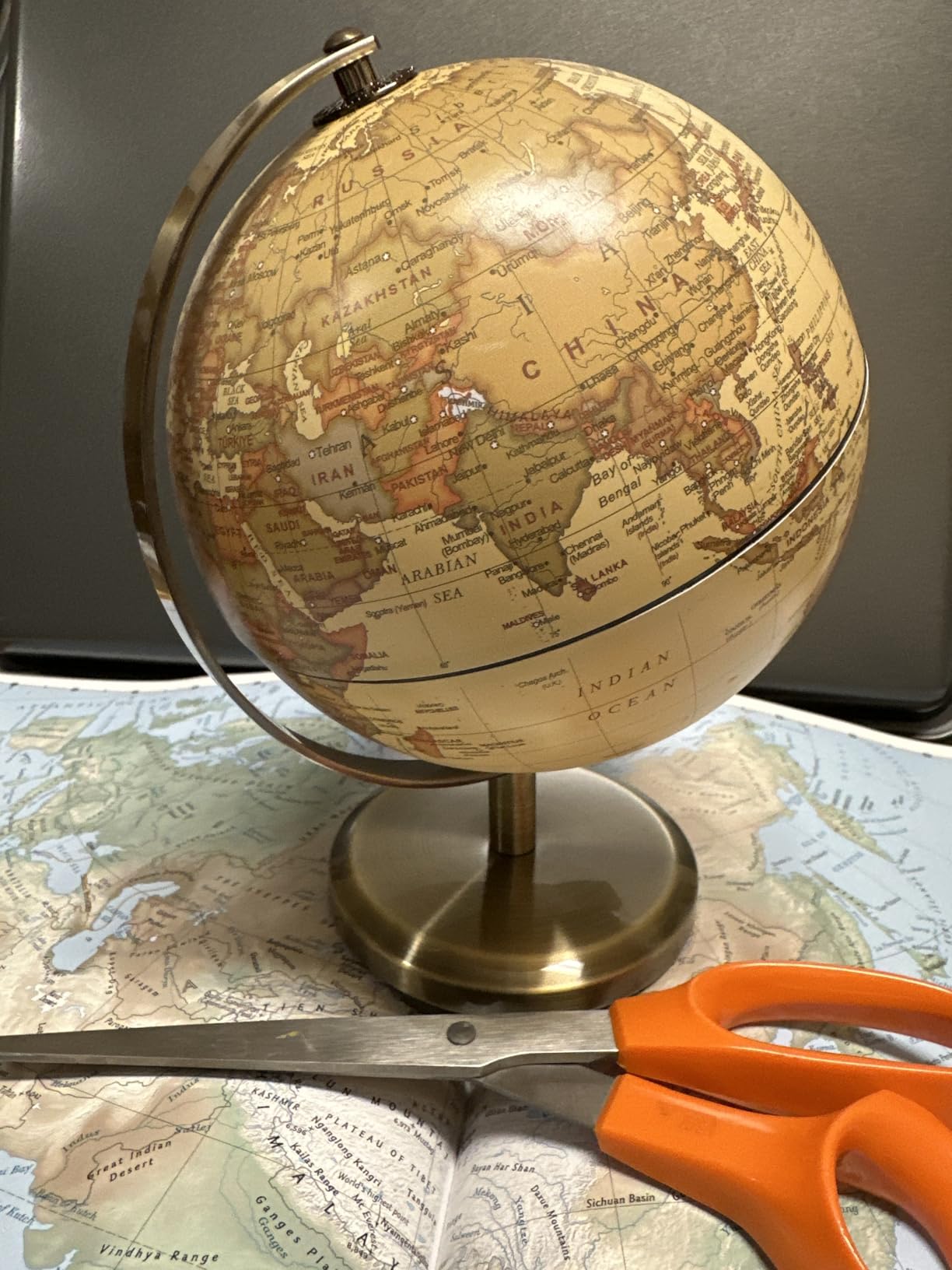 ANNOVA Antique Globe 10