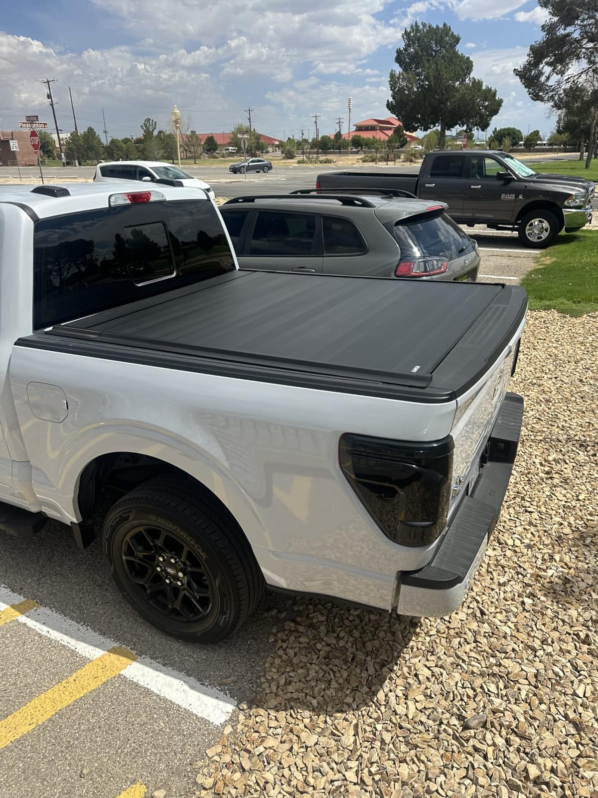 Gator Recoil Retractable Truck Bed Tonneau Cover | G30378 | Fits 2021 - 2026 Ford F-150 (Incl. Raptor/Lightning) 5' 7