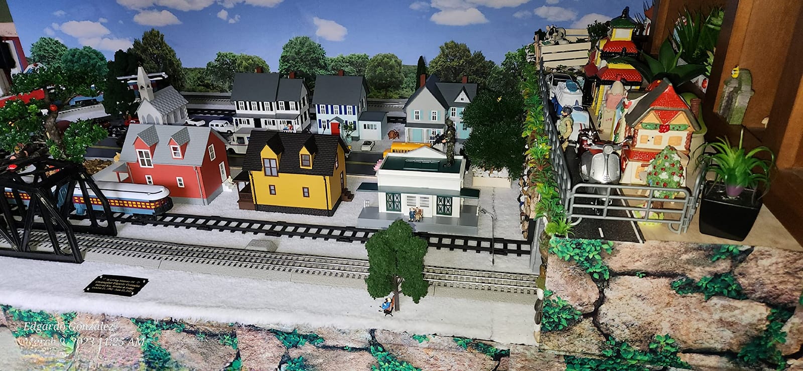 Lionel The Polar Express Electric O Gauge Bluetooth 5.0 Train Set customer photo 2