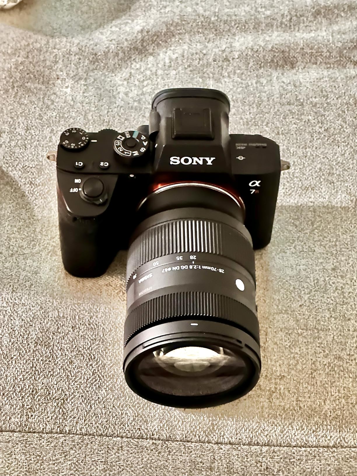 Sigma 28-70mm F2.8 DG DN Art for Sony E, Black | F2.8 aperture with 470g body and stepping motor customer photo 1