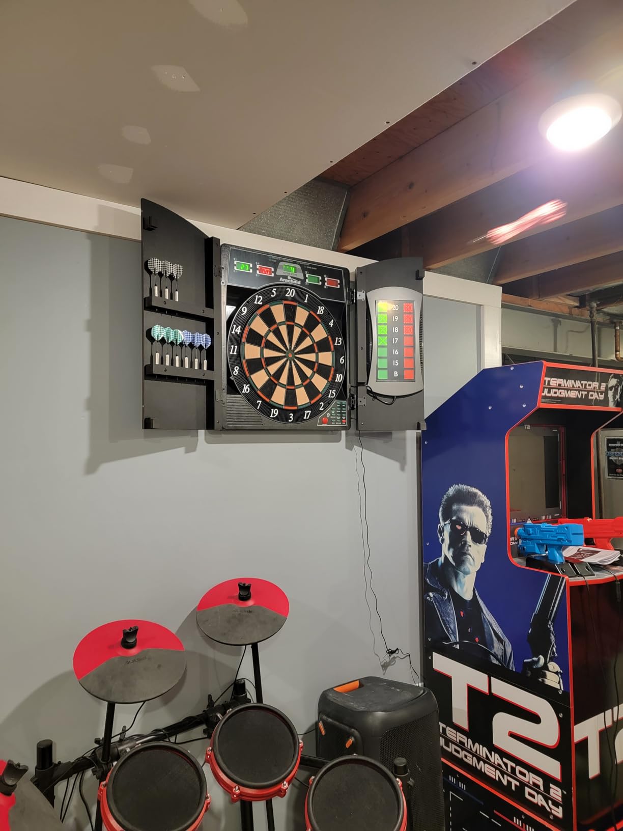 Arachnid Cricket Maxx 4.0 Electronic Dartboard Set, Black customer photo 2
