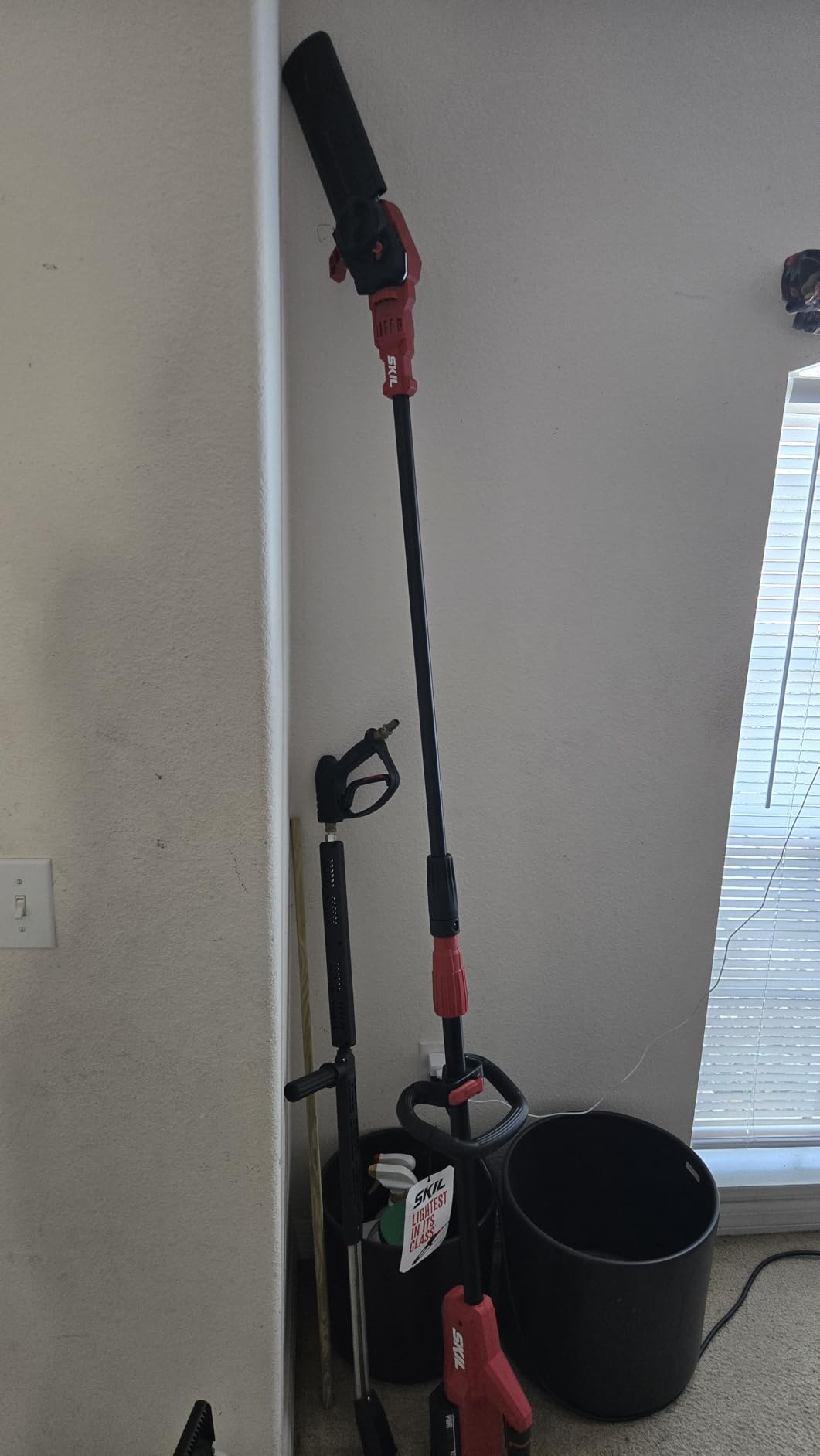 SKIL PWR CORE 40 Brushless 40V 10'' Pole Saw Kit with Over 9ft. Telescoping Shaft & Angled Head, Includes 2.5Ah Battery and Auto PWR Jump Charger - PS4561C-10 customer photo 2