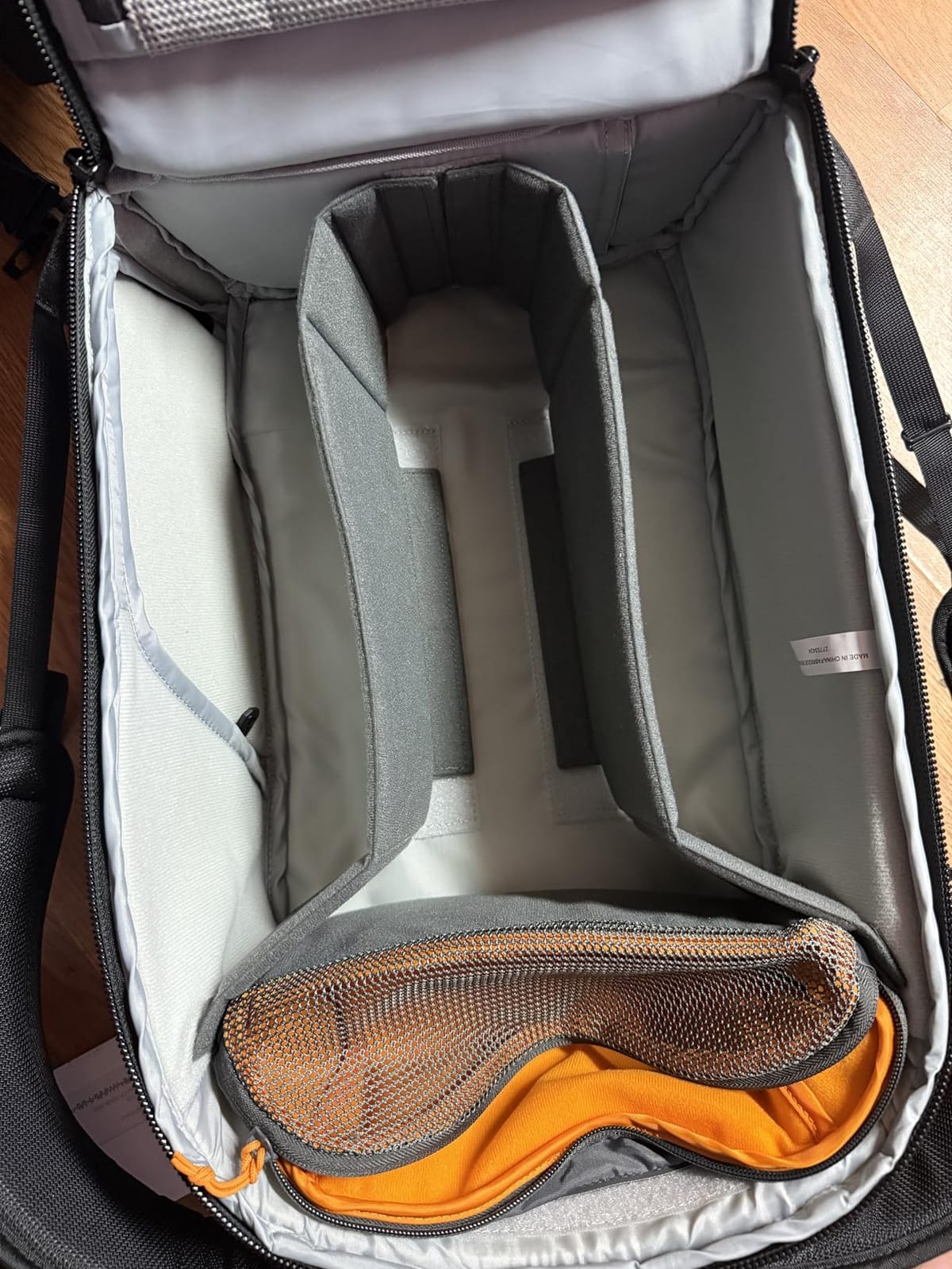 Lowepro Flipside BP 400 AW III Mirrorless and DSLR Camera Backpack - Black - with Rear Access - with Side Access - with Adjustable Dividers - for Mirrorless Like Sony α7 - LP37352-PWW customer photo 1