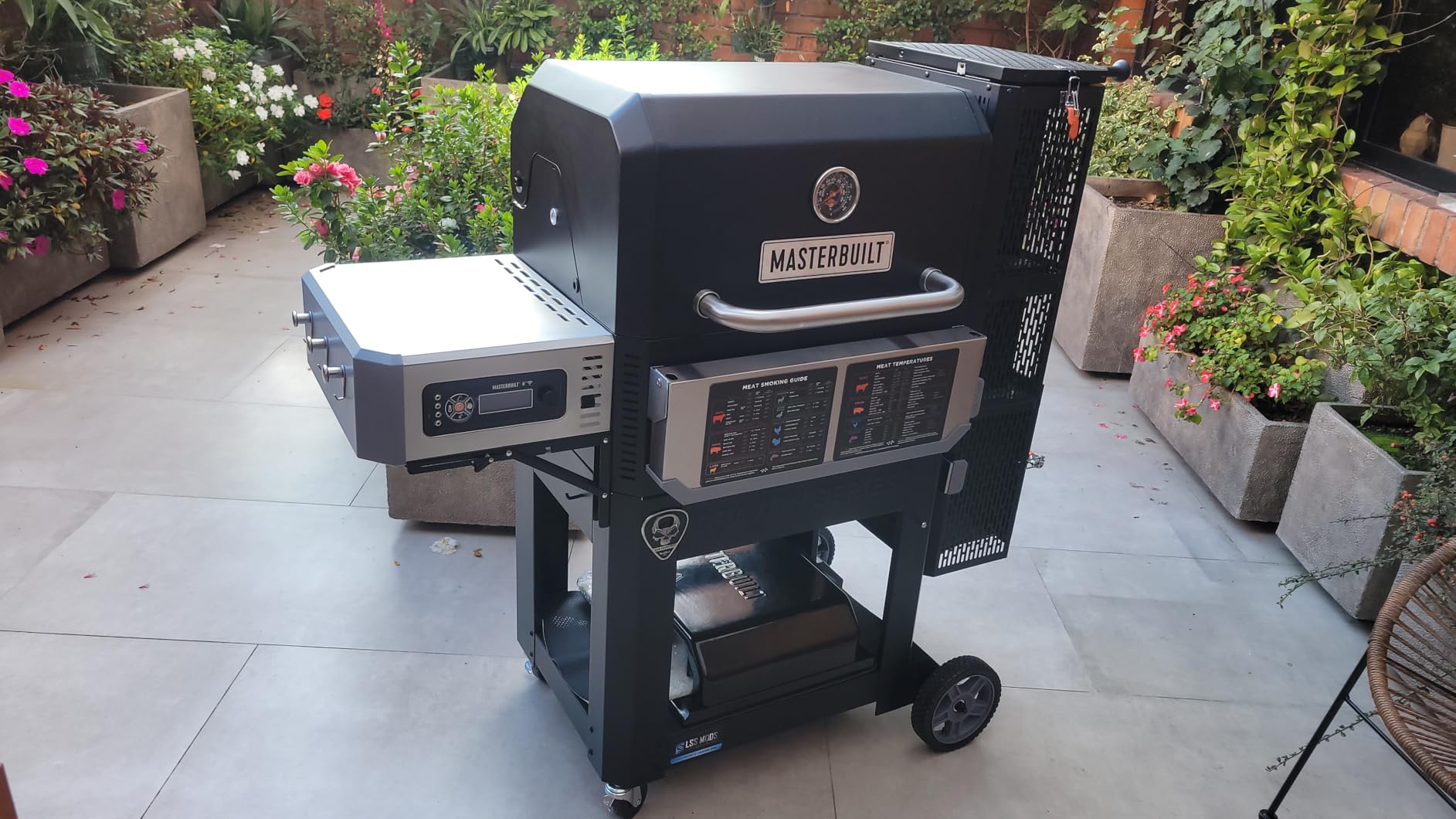 Masterbuilt Gravity Series 800 Smoker Grill - Charcoal Grill plus Griddle Insert, Digital Control, App Connectivity, 800 Cooking Square Inches, Model MB20040221 customer photo 1