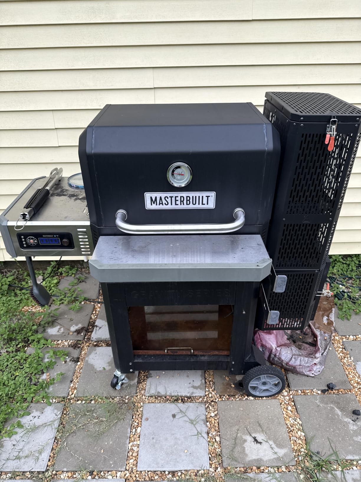 Masterbuilt Gravity Series 800 Smoker Grill - Charcoal Grill plus Griddle Insert, Digital Control, App Connectivity, 800 Cooking Square Inches, Model MB20040221 customer photo 2