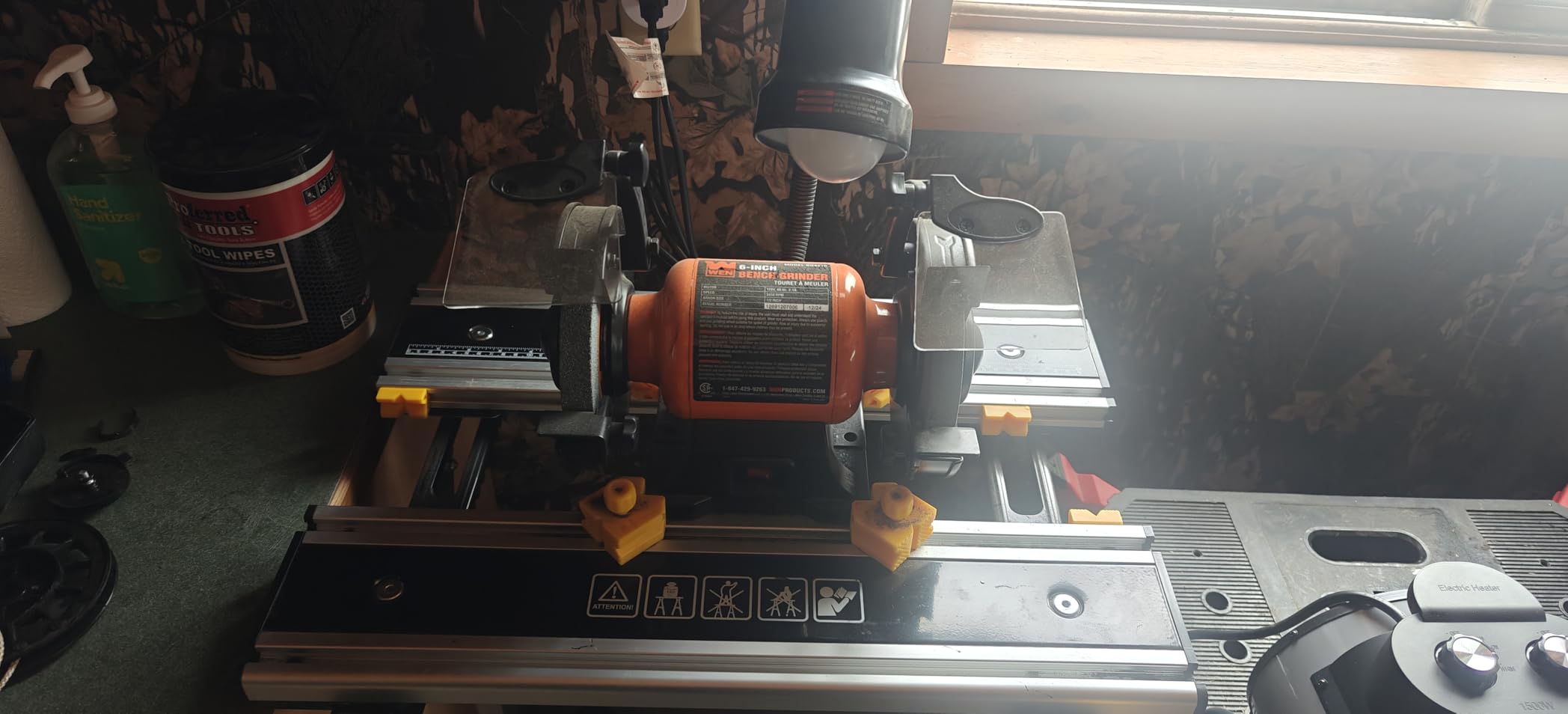 WEN BG4276 2.1-Amp 6-Inch Single Speed Bench Grinder with Flexible Work Light customer photo 1