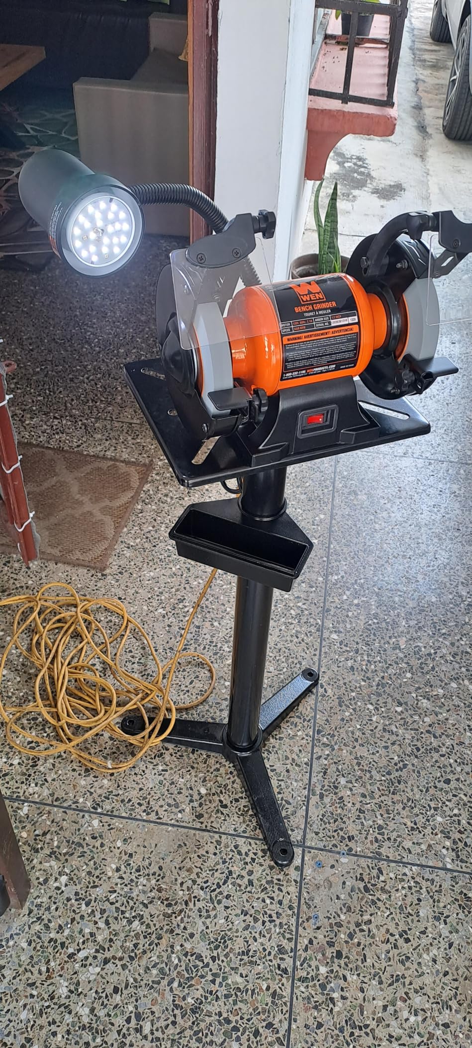 WEN BG4276 2.1-Amp 6-Inch Single Speed Bench Grinder with Flexible Work Light customer photo 2