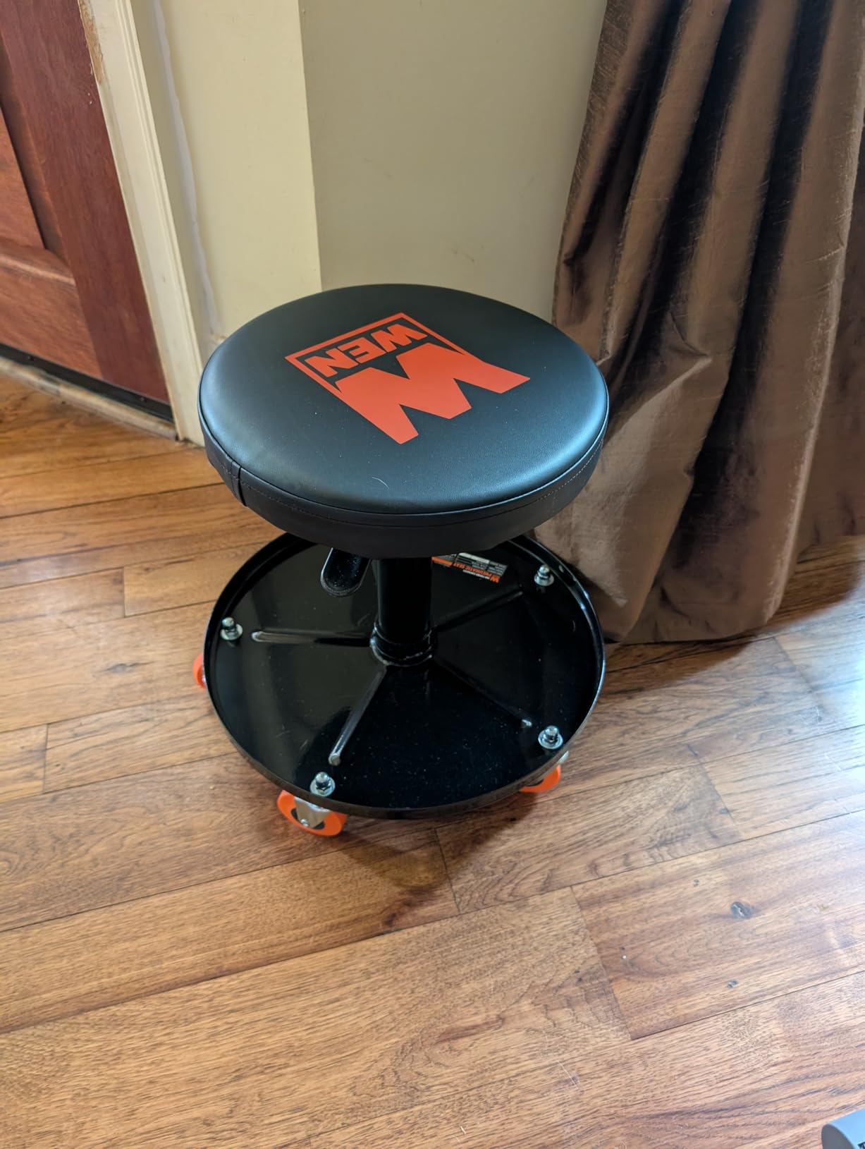 WEN 73012T 300-Pound Capacity Pneumatic Rolling Mechanic Stool customer photo 2
