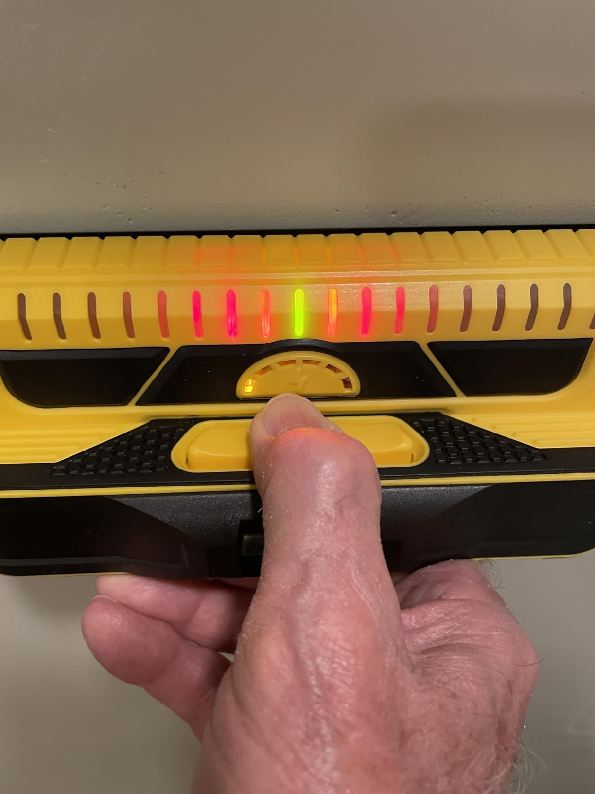 Franklin Sensors Prosensor M210 Stud Finder with Live Wire Detection | 13-Sensor Wall Scanner, Wood and Metal Stud Detector, Made in the USA customer photo 2