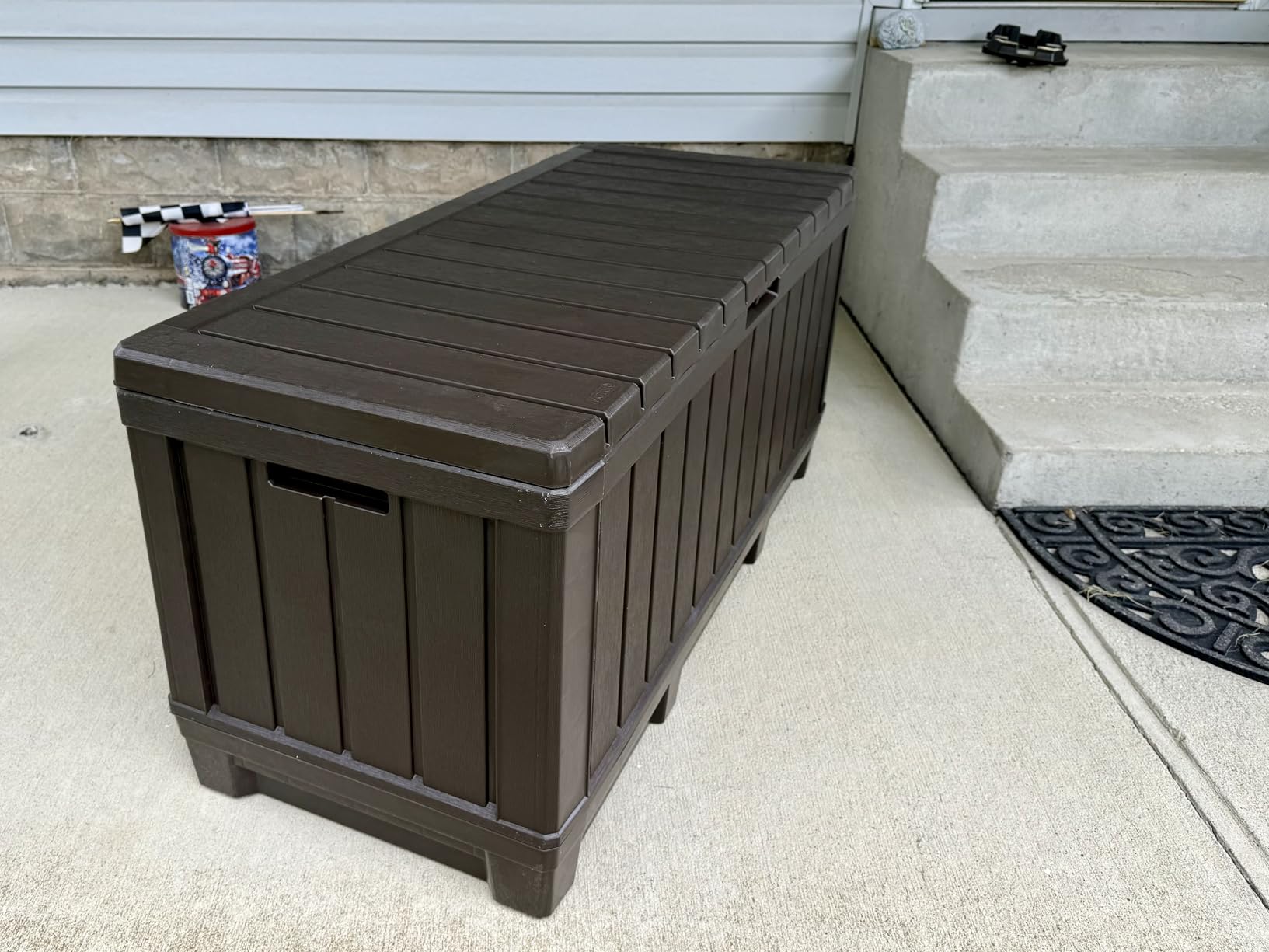 Keter Kentwood 92 Gal Outdoor Storage Box for Patio and Pool Accessories | Brown, Resin, Large, Weatherproof, Lockable, Durable, Easy Assembly, Organization, Patio Cushions Storage customer photo 1