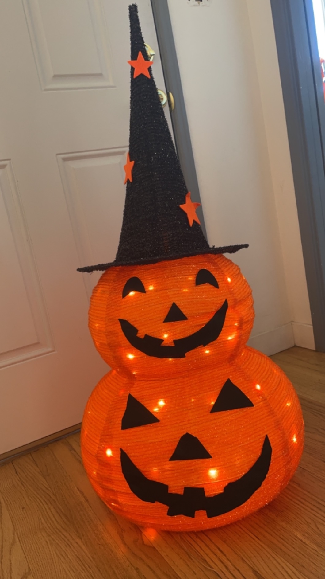3FT Halloween Collapsible Pumpkin Decorations, Pre-Lit Light Up 50 LED Pumpkin with Star Hat 8 Lighted Mode, Pop Up Jack-o-Lantern with Metal Stand for Indoor Outdoor Yard Holiday Decor customer photo 1