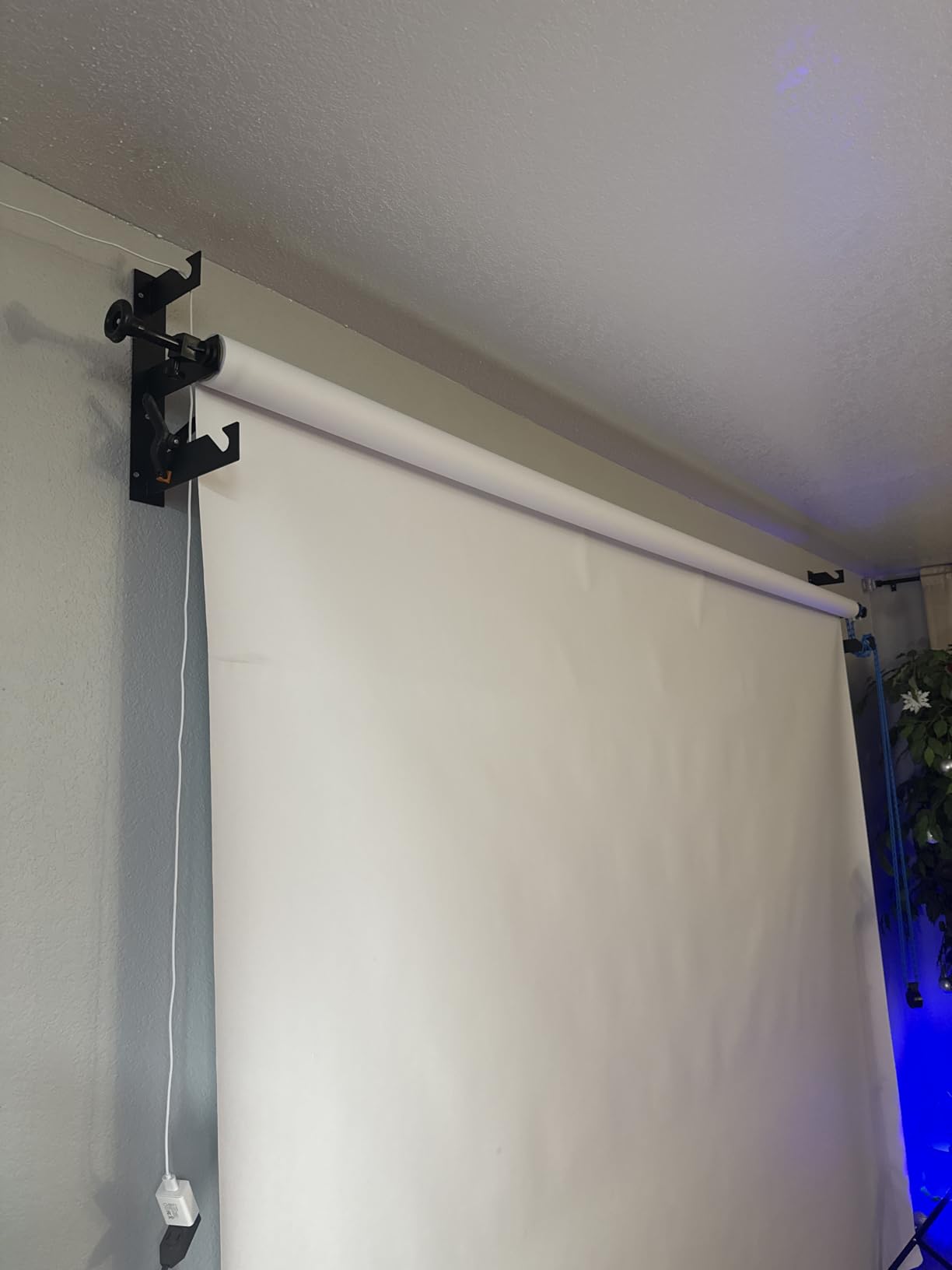 Photography Backdrop Wall Mount 3 Roller Support System | Manual Photo Background Ceiling Holder, Including 2 Tri-fold Hooks, 6 Expand Bars, 3 Chains, for Home Studio Game Video customer photo 2