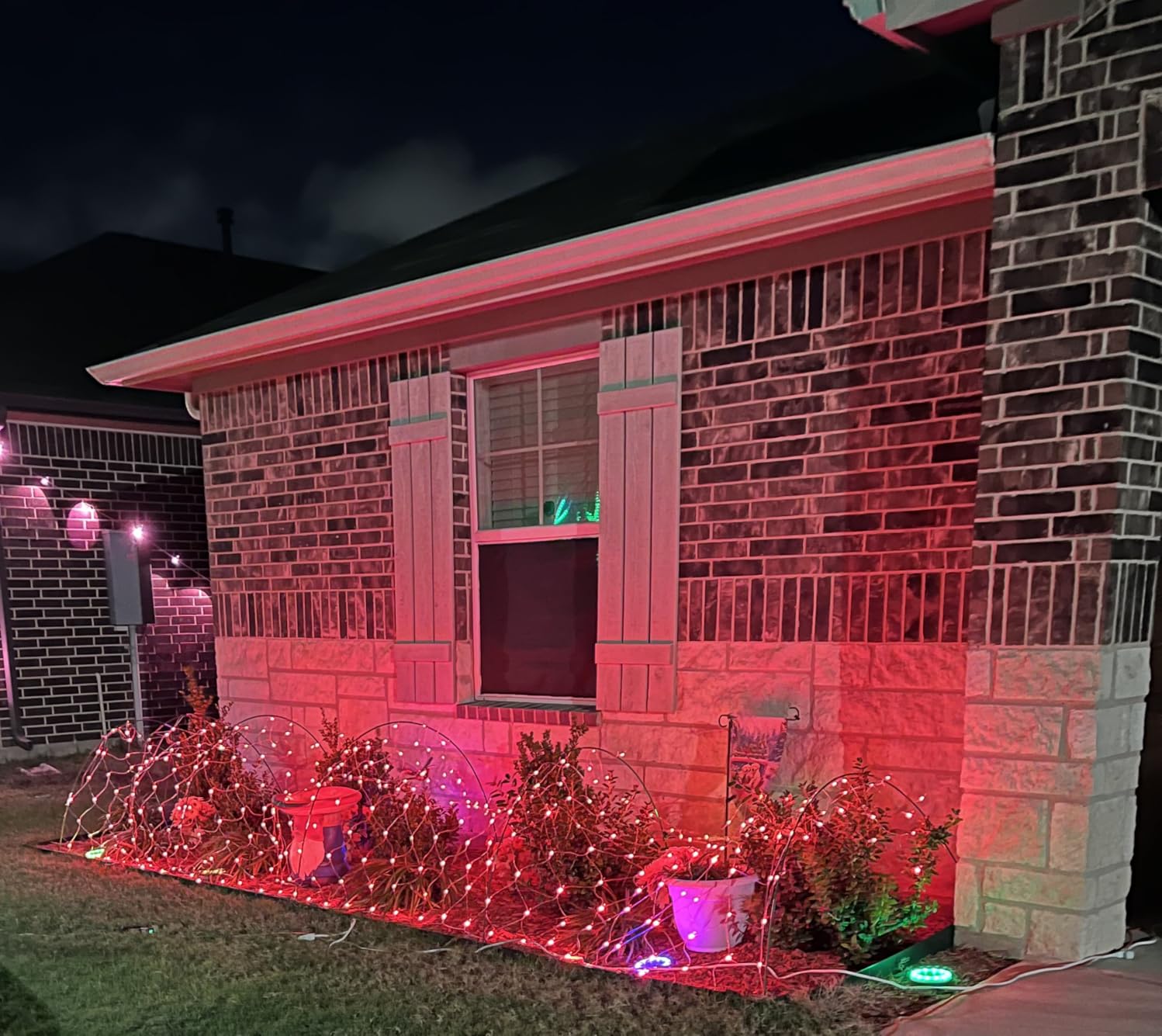 LJLNION Christmas Net Lights, 360 LED 12ft x 5ft Connectable Mesh Fairy String Lights, 8 Modes Low Voltage Safe Adaptor for Xmas Trees, Bushes, Wedding, Outdoor Garden Decorations, Warm White customer photo 2
