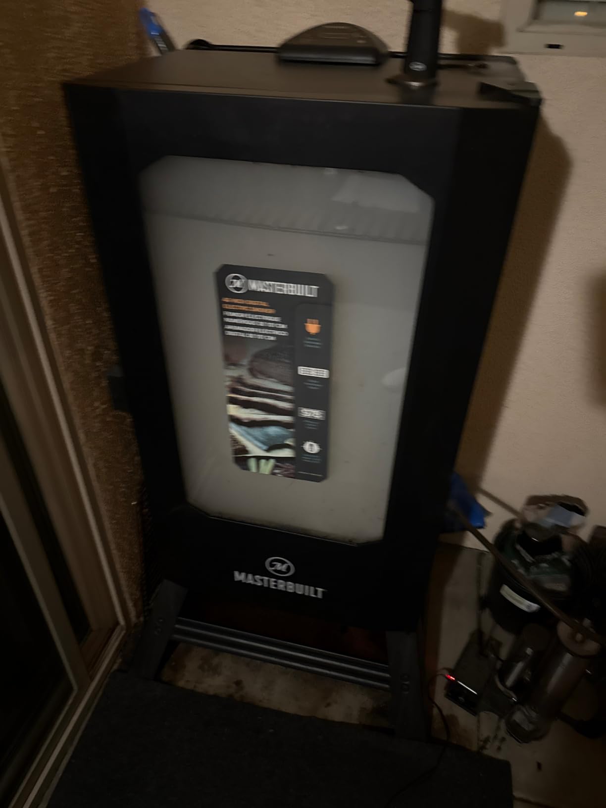 Masterbuilt® 40-inch Digital Electric Vertical BBQ Smoker with Leg Kit, Side Wood Chip Loader and 970 Cooking Square Inches in Black, Model MB20070122 customer photo 1