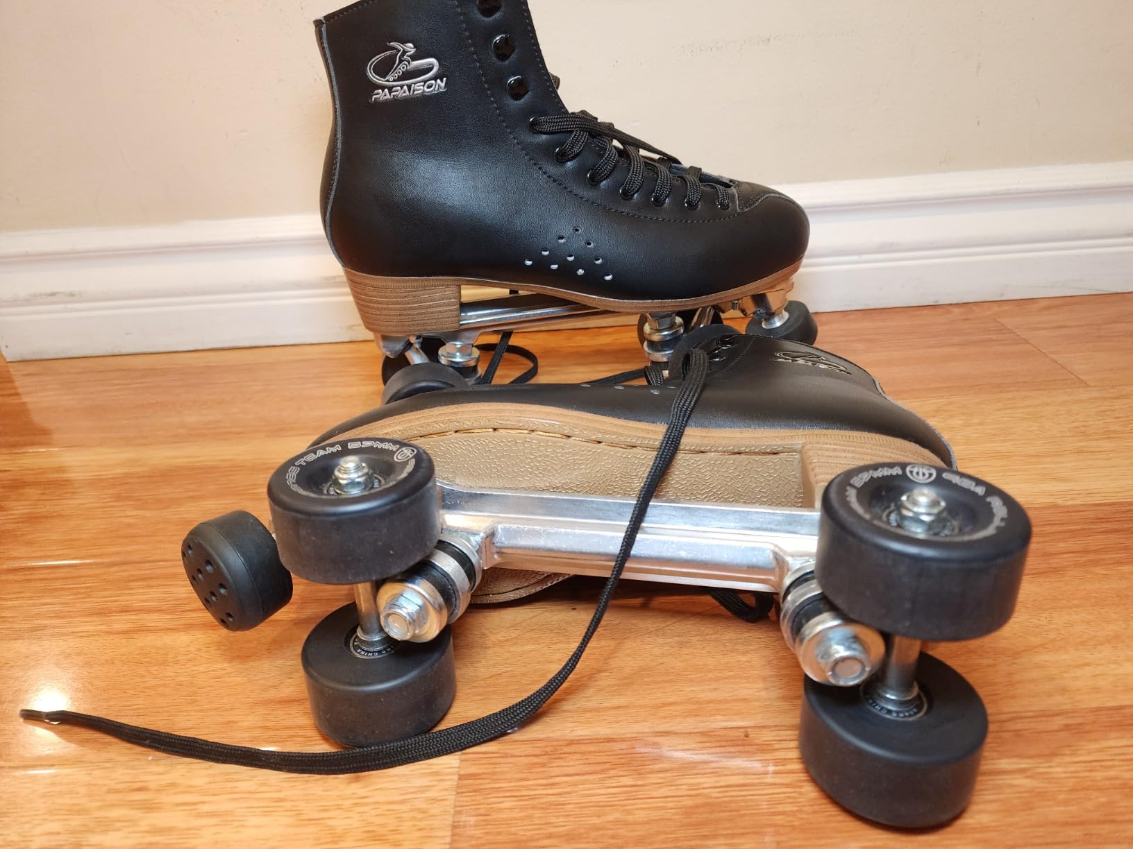 PAPAISON Roller Skates for Women and Men, Deluxe 2 Layer Microfiber Leather Double Row-Classic Roller Skates for Girls, Professional Outdoor Indoor Quad-Skates for Kids & Adults customer photo 1