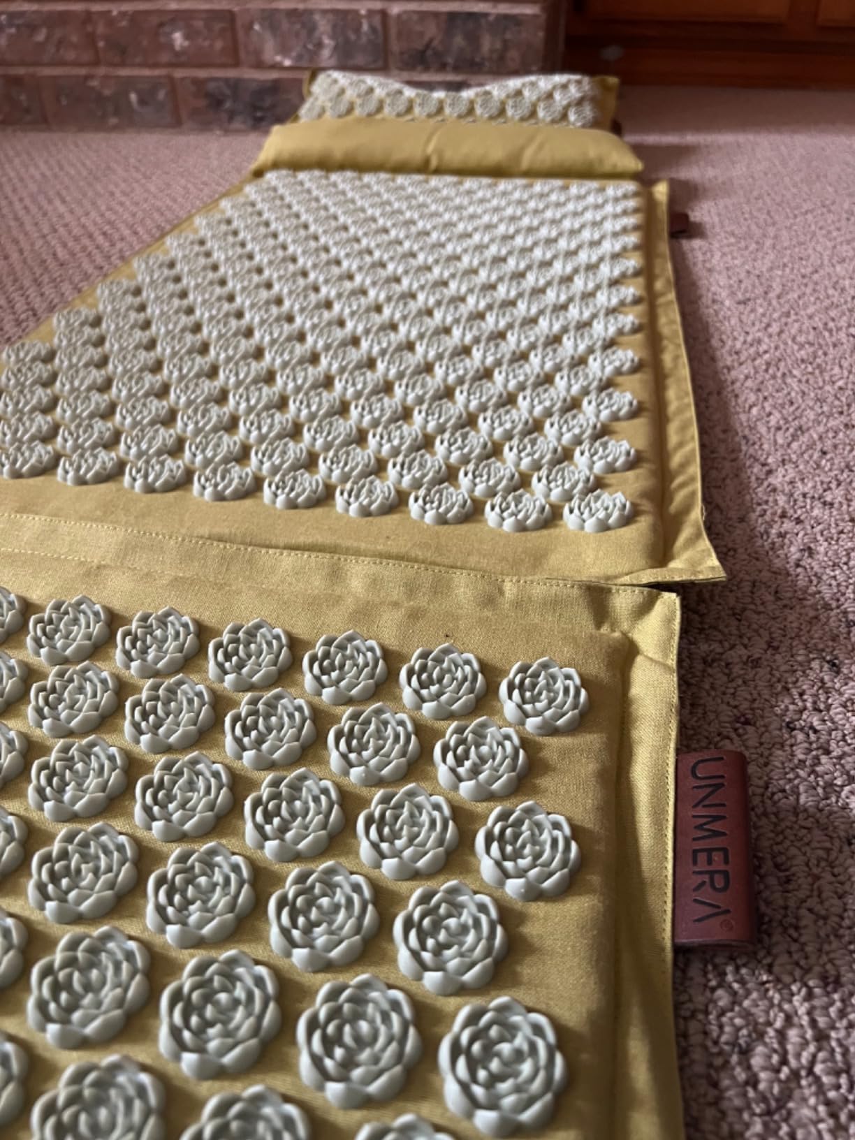 UNMERA Acupressure Mat and Pillow Set, Natural Linen & Coconut Fiber Filling customer photo 1