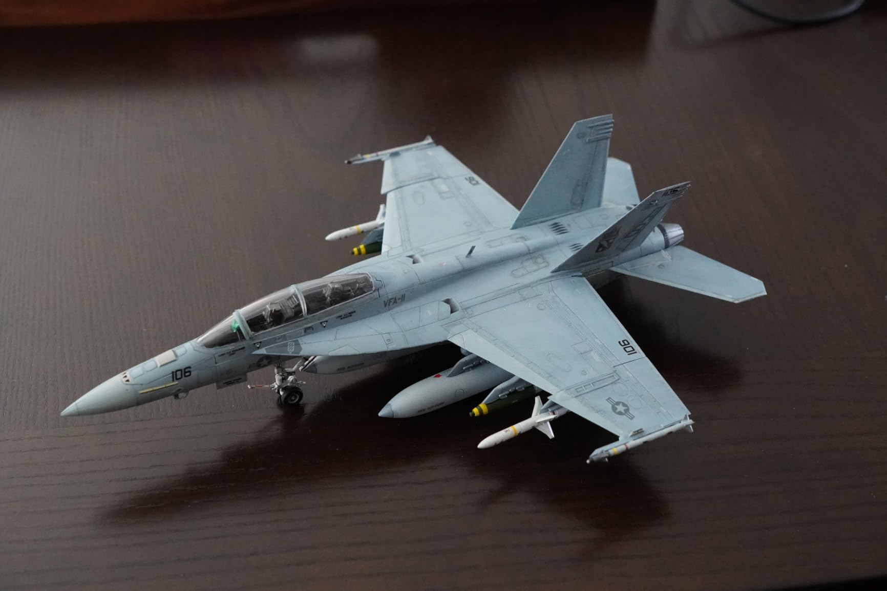Revell 03834 F/A-18F Super Hornet 1:72 Scale Unbuilt/Unpainted Plastic Model Kit customer photo 1