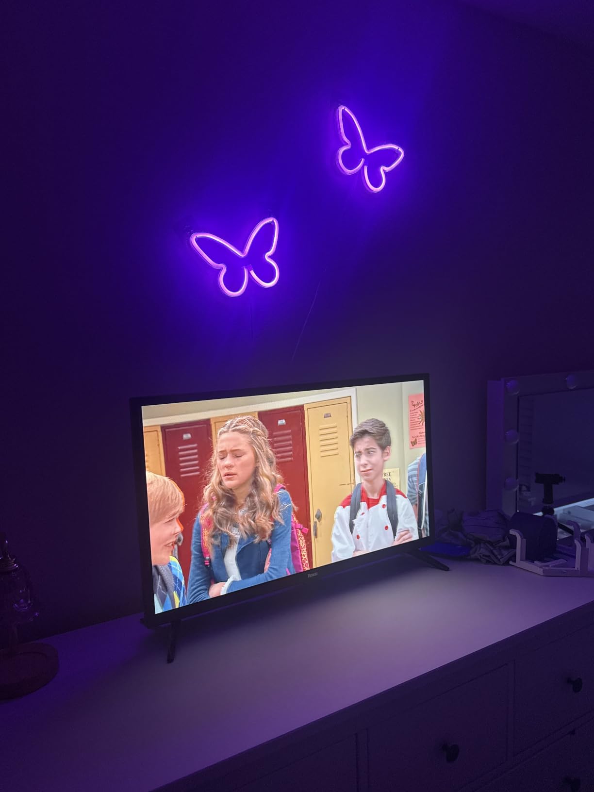Pink Heart Neon Sign for Bedroom Decoration, Heart Led Light Sign 8.7x8.7 In Battery/USB Powered Romantic Love Hearts Neon Light for Wall Decor Art Kids Girl Room Wedding Party Valentine's Day Present customer photo 2