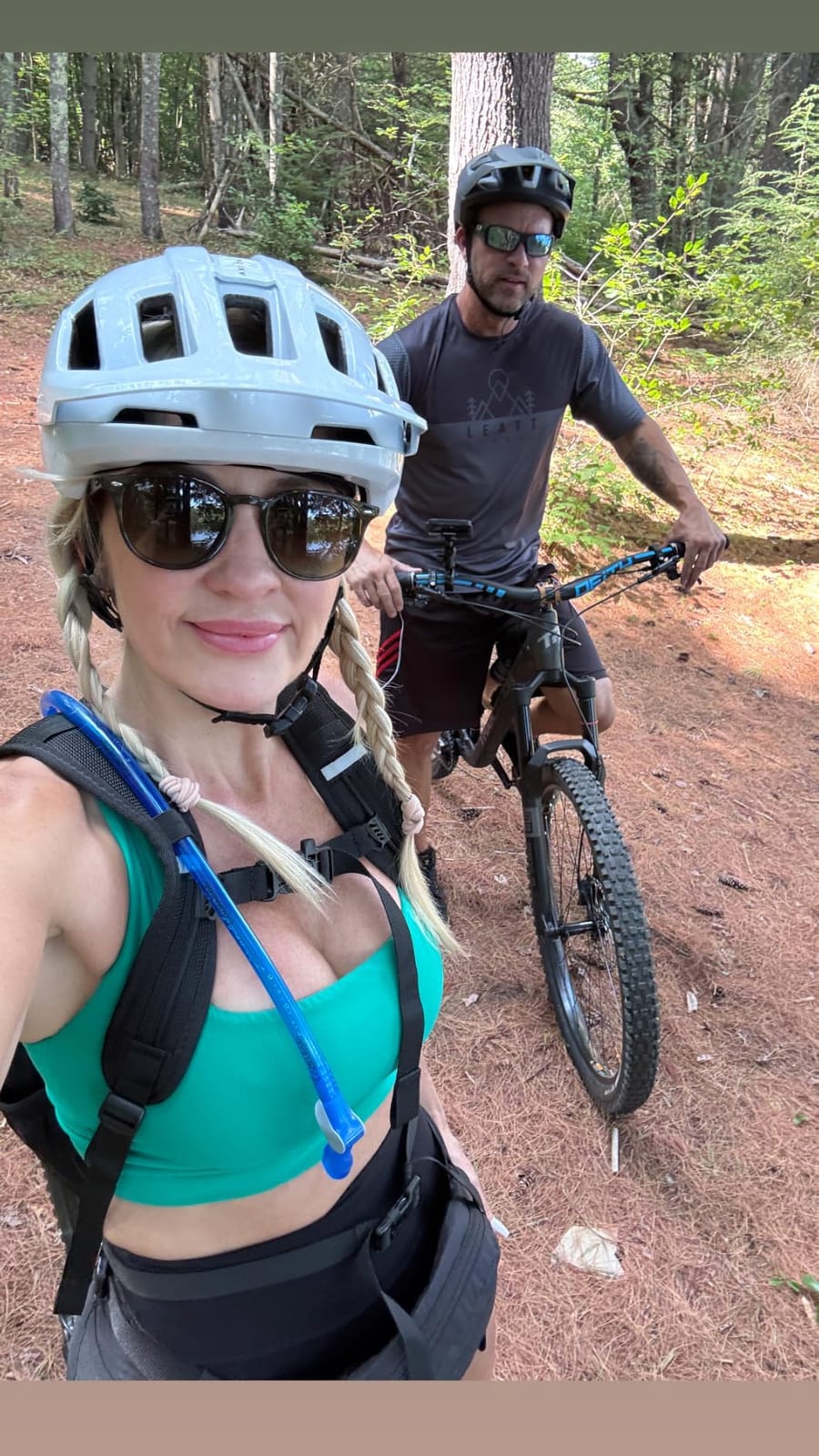 POC Axion Race MIPS Bicycle Helmet - Tuned Protection for Trail Riders with Patented Safety Technology, MIPS Integra and Ultimate Adjustability for Comfort and Safety customer photo 2