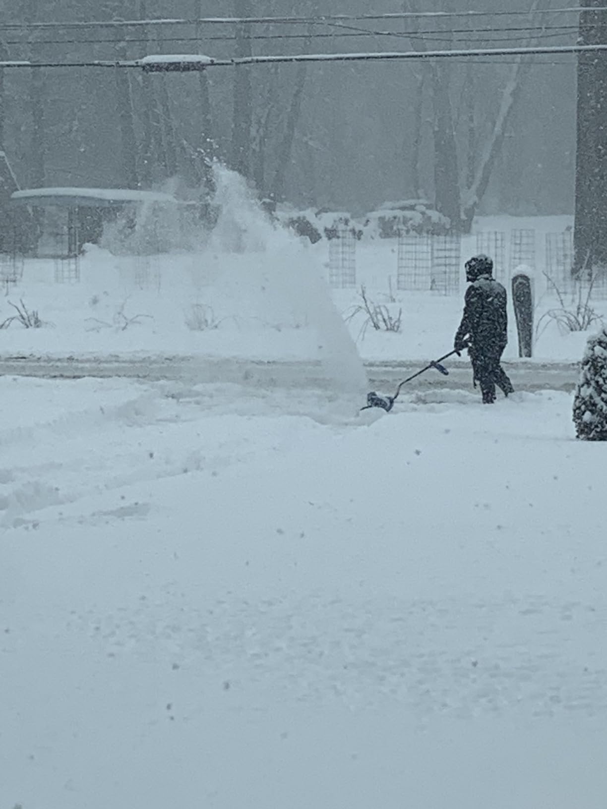 Snow Joe 24V Cordless Snow Shovel Kit with Cover and Scraper, 24V-SS13-TV1 | 13 Clearing Path, 400W Motor, Heavy-Duty Snow & Ice Removal for Driveway & Walkway customer photo 2