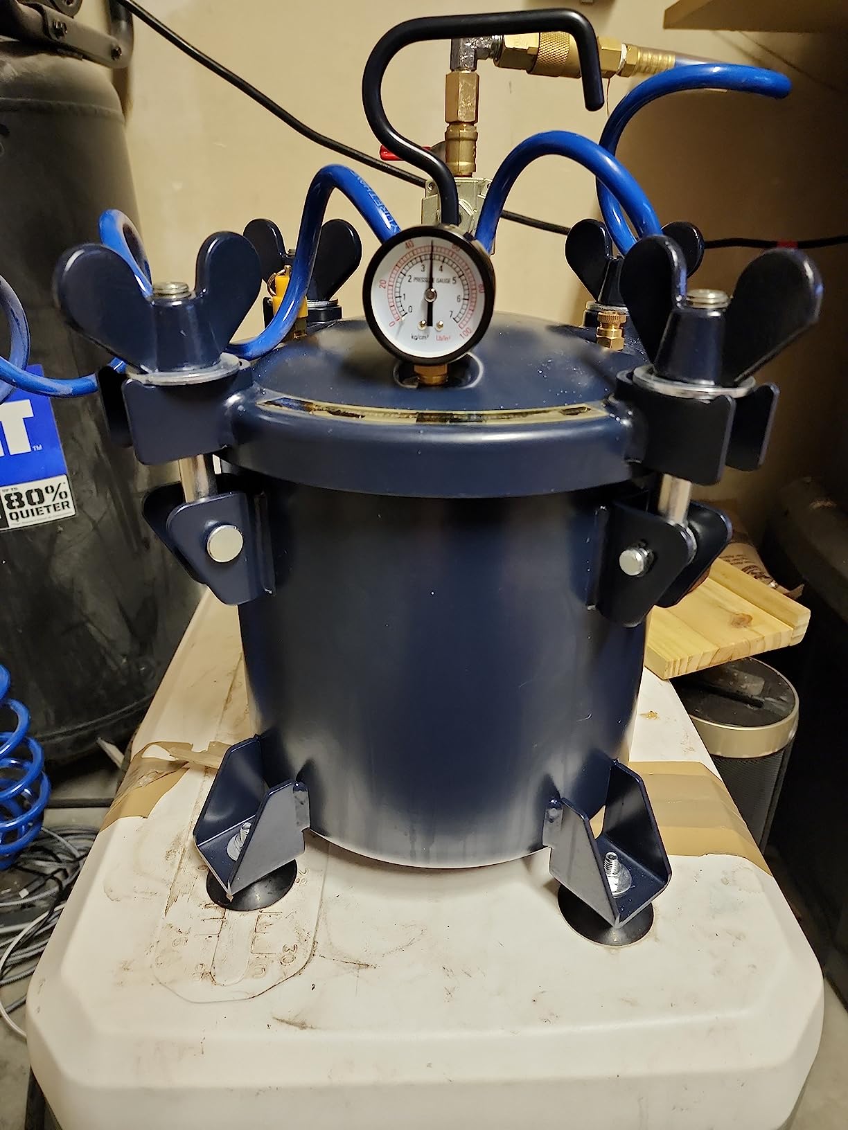 California Air Tools 255C 2.5 Gallon Pressure Pot for Epoxy Resin Casting, Coated Steel Tank, Portable, Blue customer photo 2