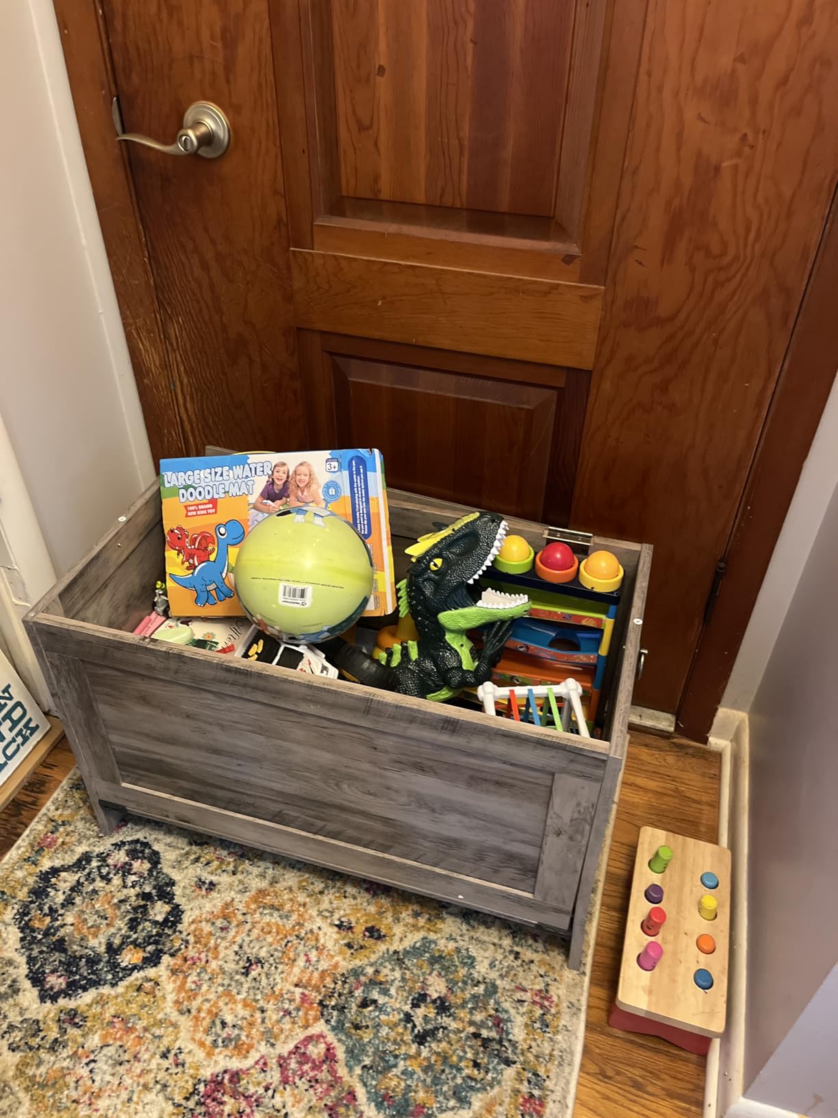 HOOBRO Toy Box, Retro Wooden Look Storage Chest with Safety Hinge, Entryway Storage Bench Supports 220 lb, 39.4 x 15.7 x 18.9 Inches Toy Chest Organizer, Easy Assembly (White) customer photo 2
