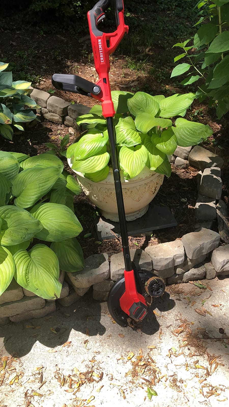 CRAFTSMAN Cordless Edger Lawn Tool, 20V MAX Battery, Charger and Blade Included, Lightweight Lawn Edger, 7.5 in Cutting Width, 1000 Ft of Edging per Charge (CMCED400D1) customer photo 2
