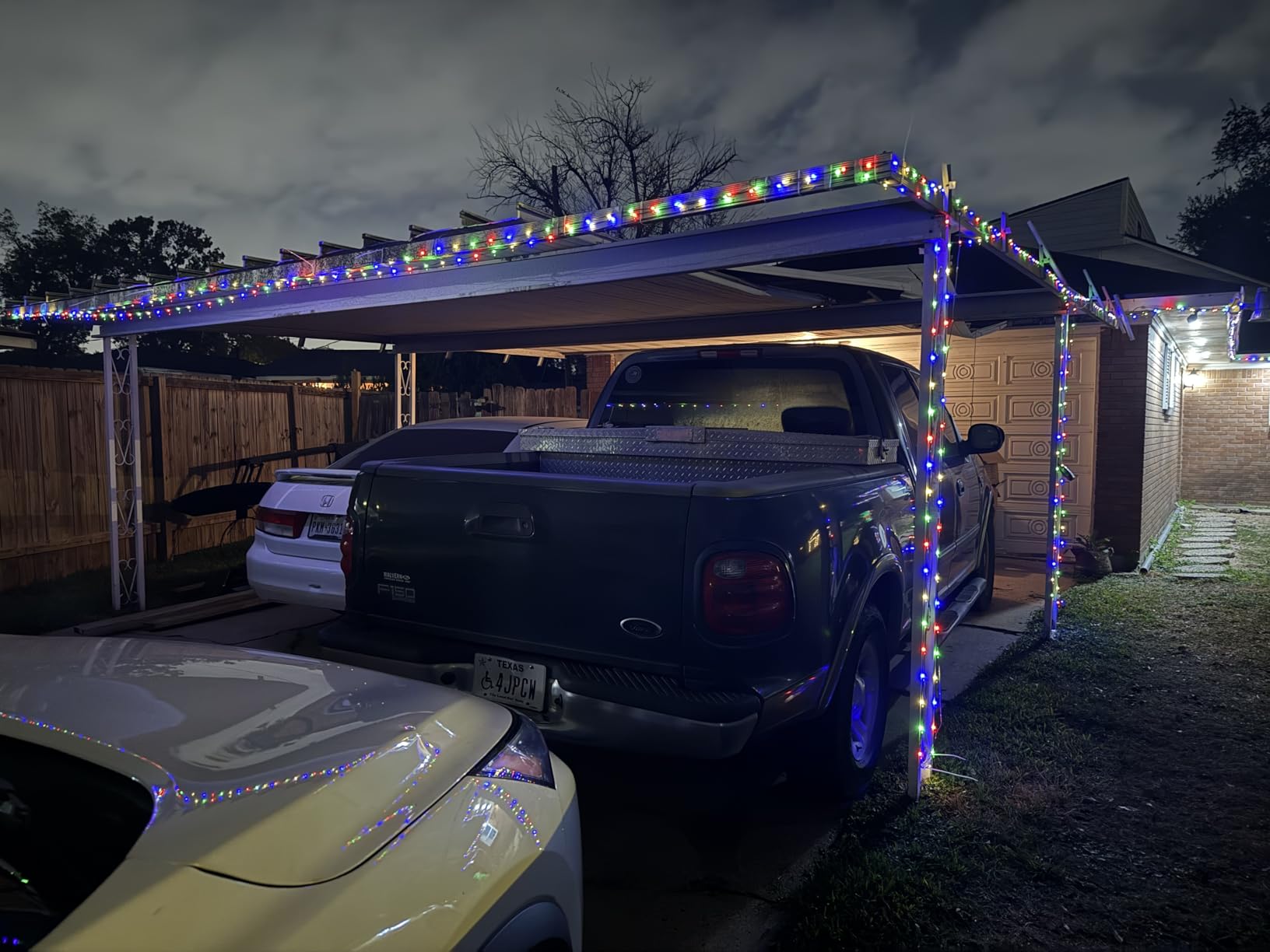 Ollny Christmas Lights 1000 LED 330 FT, IP67 Waterproof Plug in Christmas Tree Lights with Remote, 8 Modes, 3 Timers, Dimmable, House Xmas Indoor Decorations Outdoor Christmas Lights (Multicolored) customer photo 2