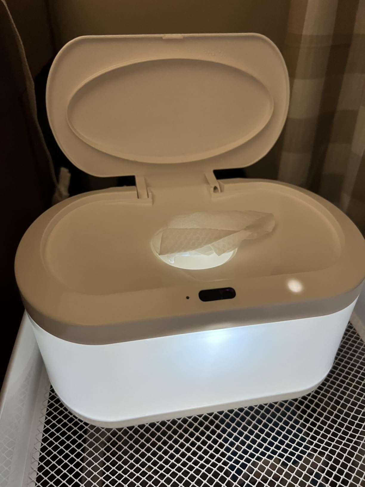 Munchkin Touch Free Baby Wipe Warmer with Nightlight & Motion Sensor, White customer photo 1